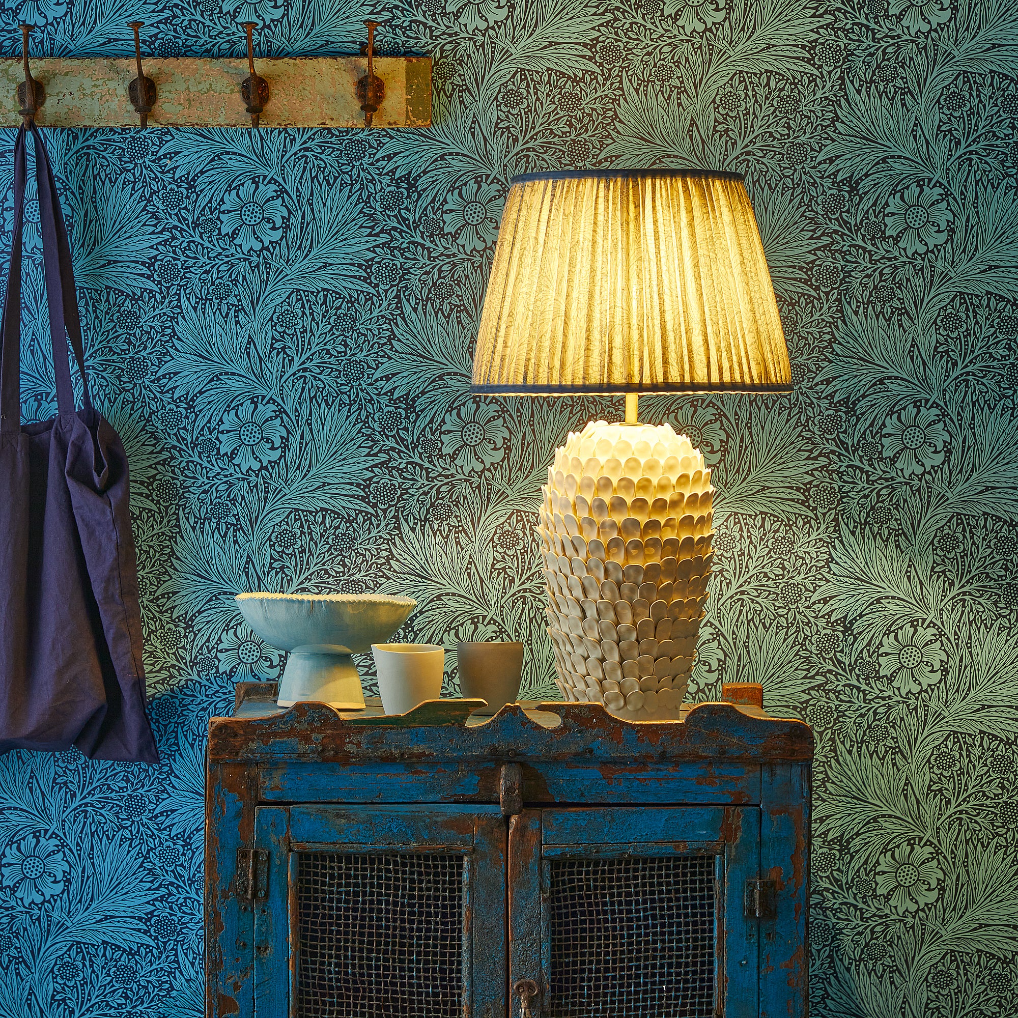 25cm empire shade in China blue Marigold linen by Morris & Co. - Image 6