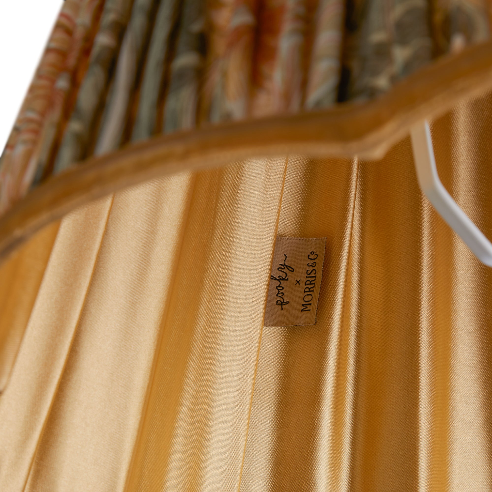 25cm scalloped empire shade in bay leaf & manilla silk Pimpernel by Morris & Co. - Image 4