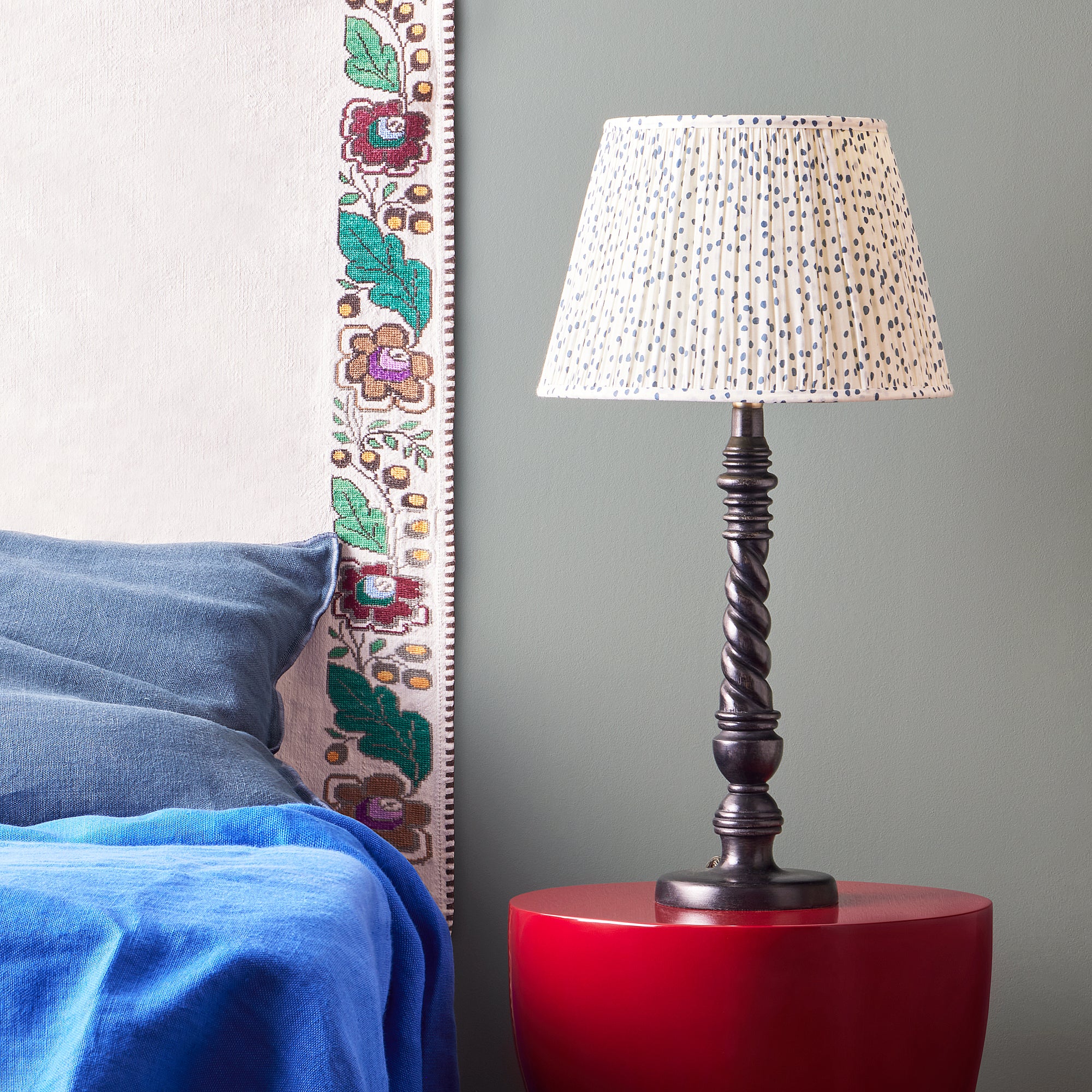 30cm empire shade in blue dotty - Image 4