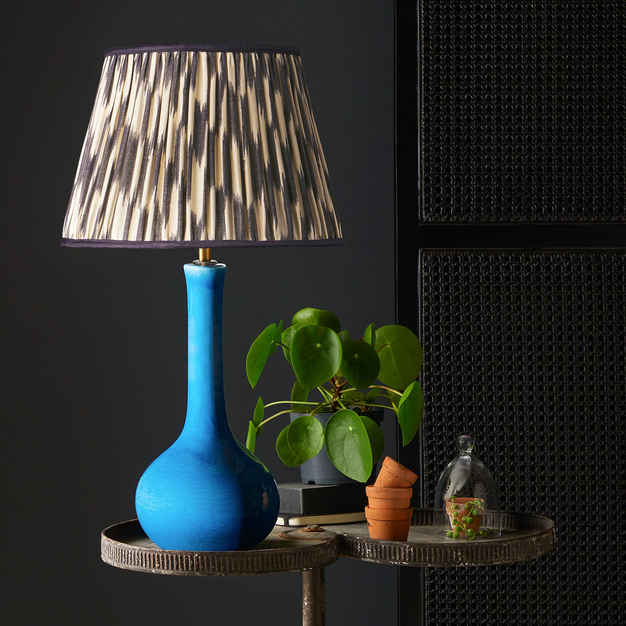 30cm empire silk ikat shade in black and cream Atlas - Image 4