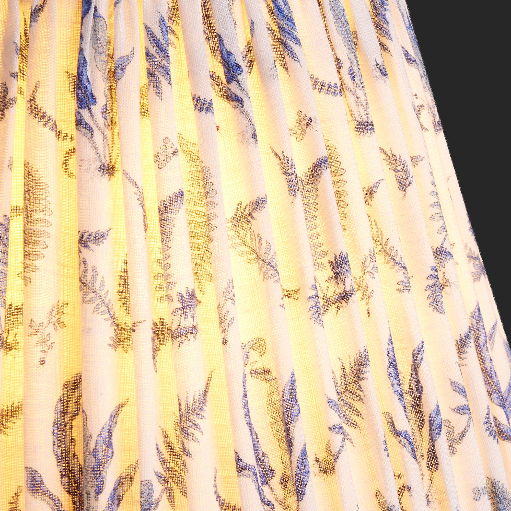 40cm straight empire shade in jubilee Ferns linen by GP & J Baker - Image 3