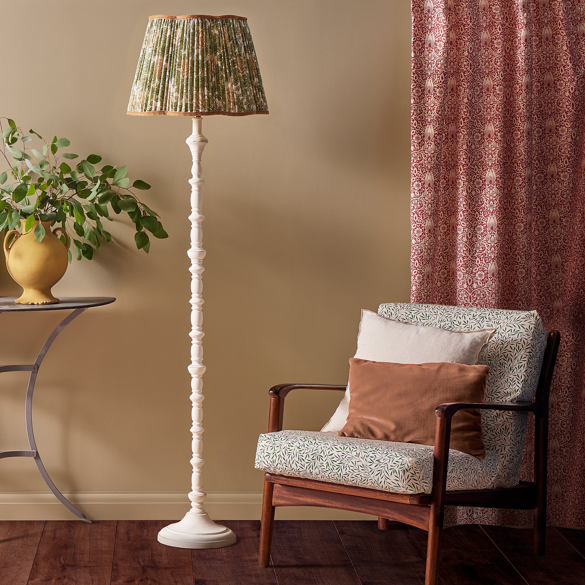 45cm scalloped straight empire shade in leafy arbour Rambling Rose linen by Morris & Co. - Image 6