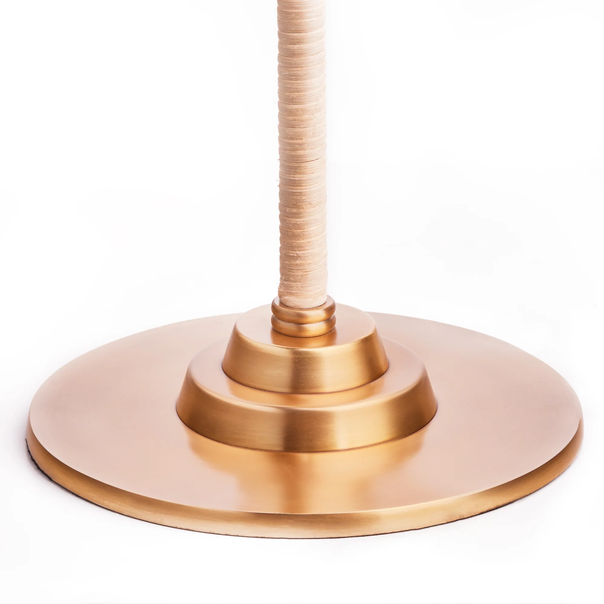 Abel standing lamp in brass and natural rattan - Image 3