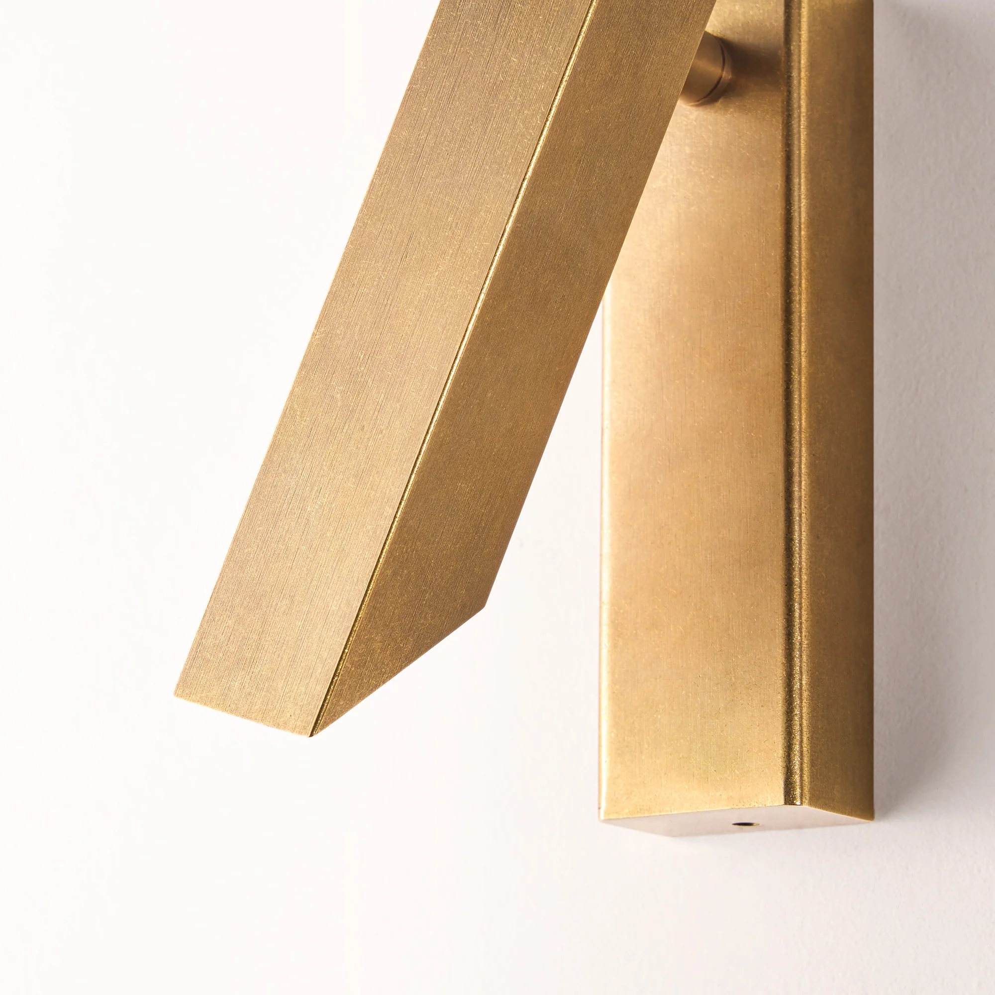 Andor IP54 adjustable wall light in brass - Image 10