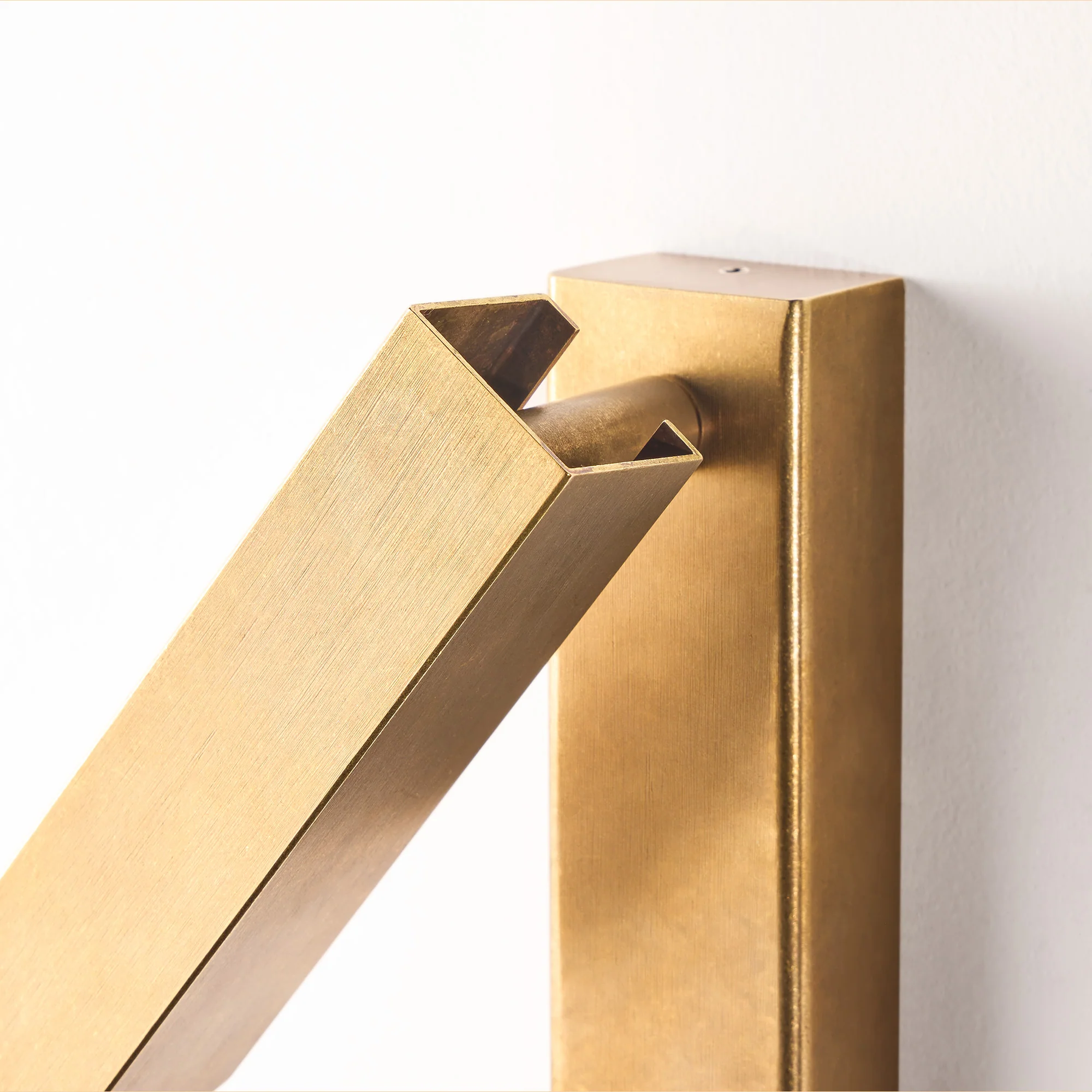 Andor IP54 adjustable wall light in brass - Image 4