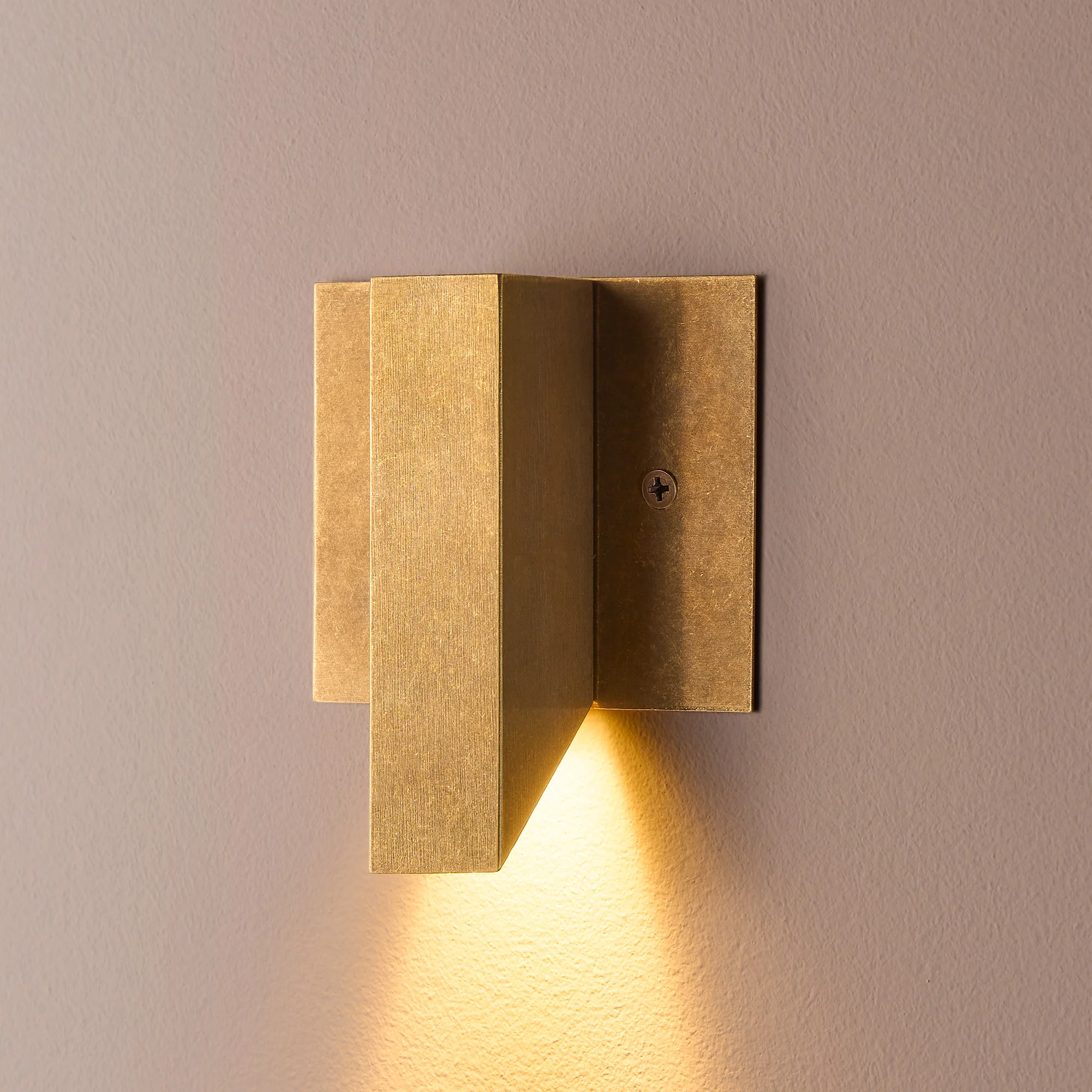 Andor IP54 fixed wall light in brass - Image 3