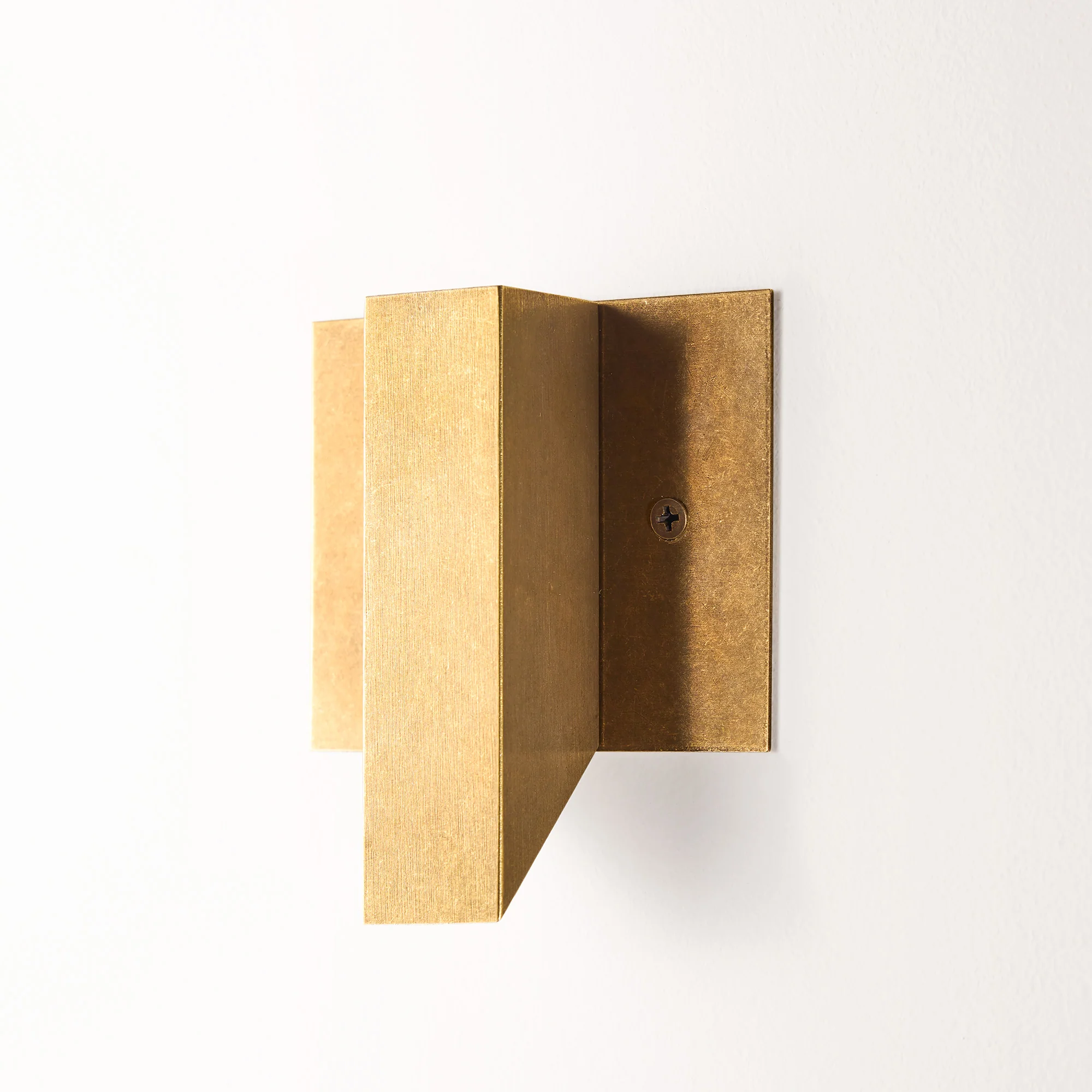 Andor IP54 fixed wall light in brass - Image 4