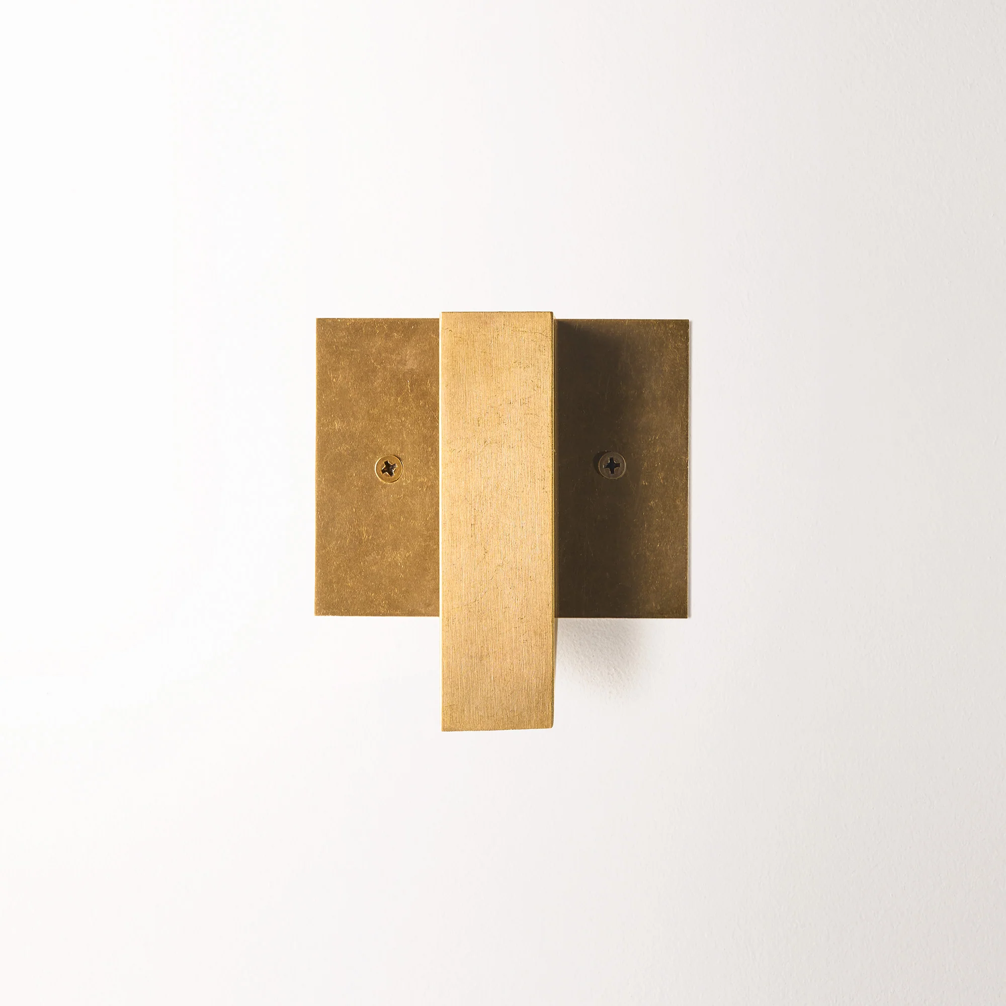 Andor IP54 fixed wall light in brass - Image 5
