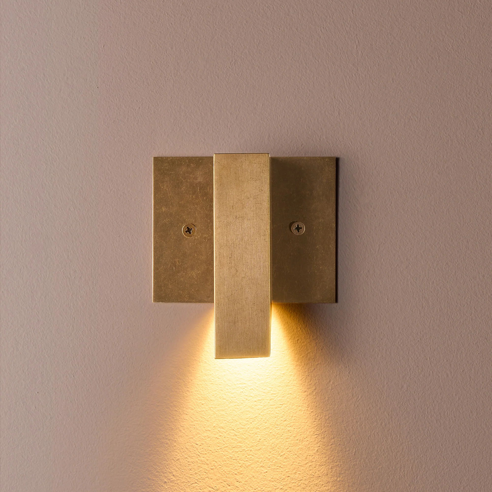 Andor IP54 fixed wall light in brass - Image 6