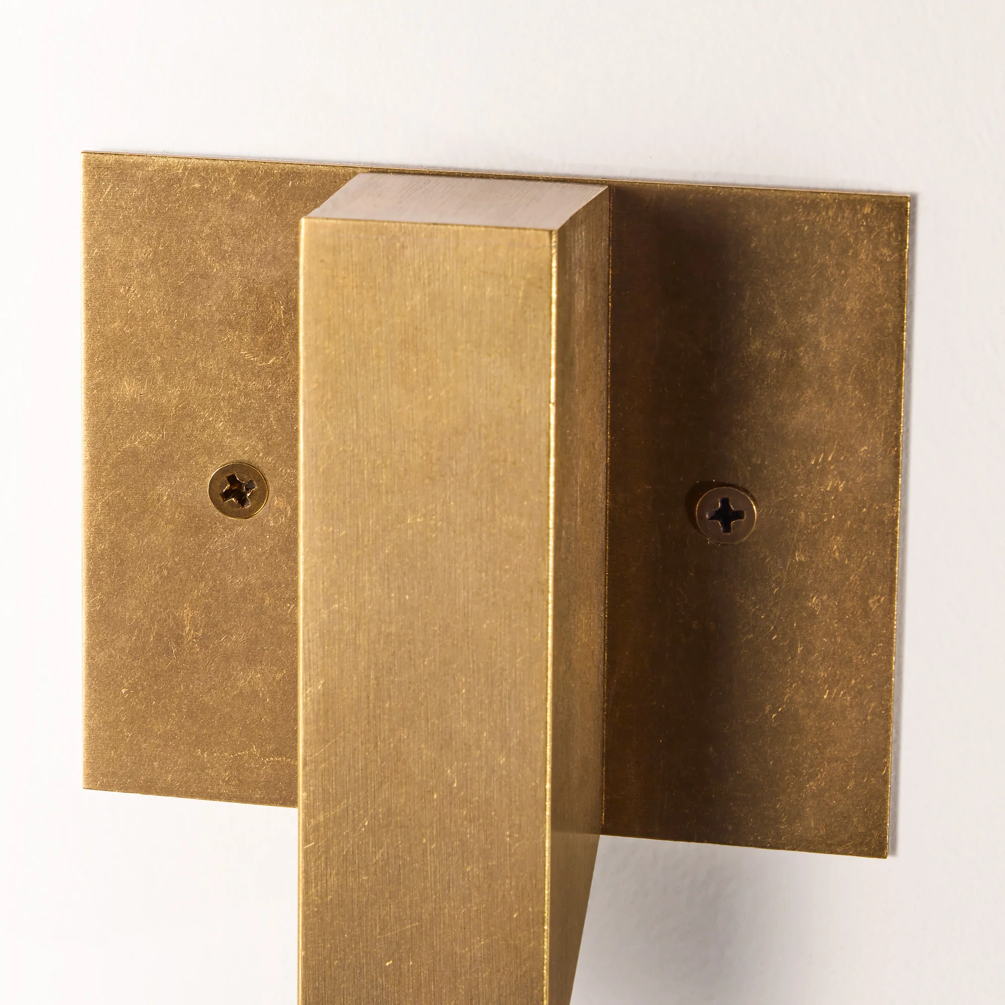 Andor IP54 fixed wall light in brass - Image 8