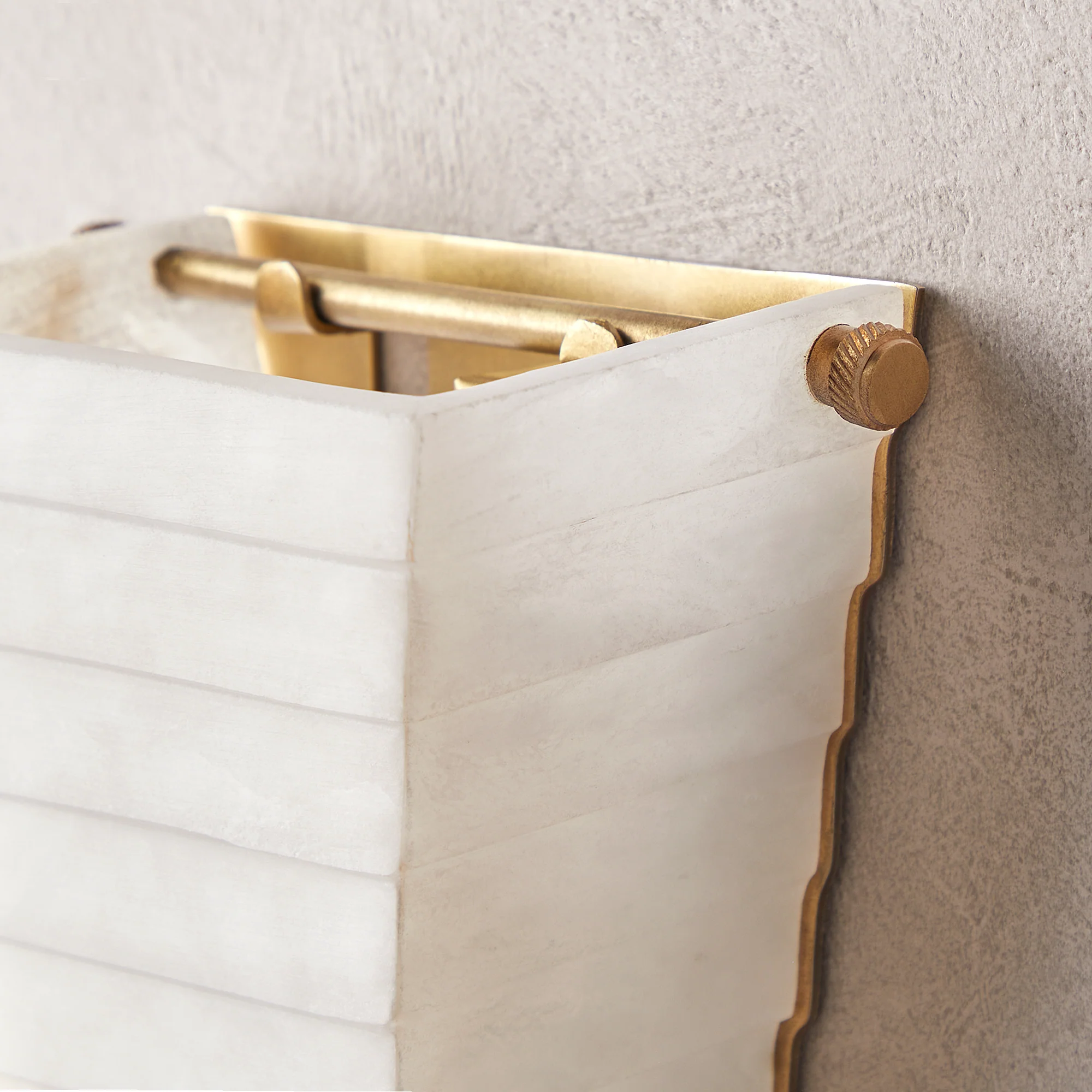 Aristotle wall light in alabaster and brass - Image 11