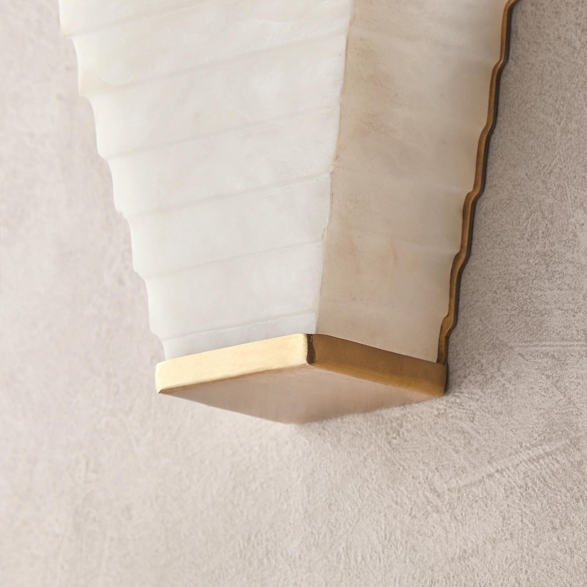 Aristotle wall light in alabaster and brass - Image 5