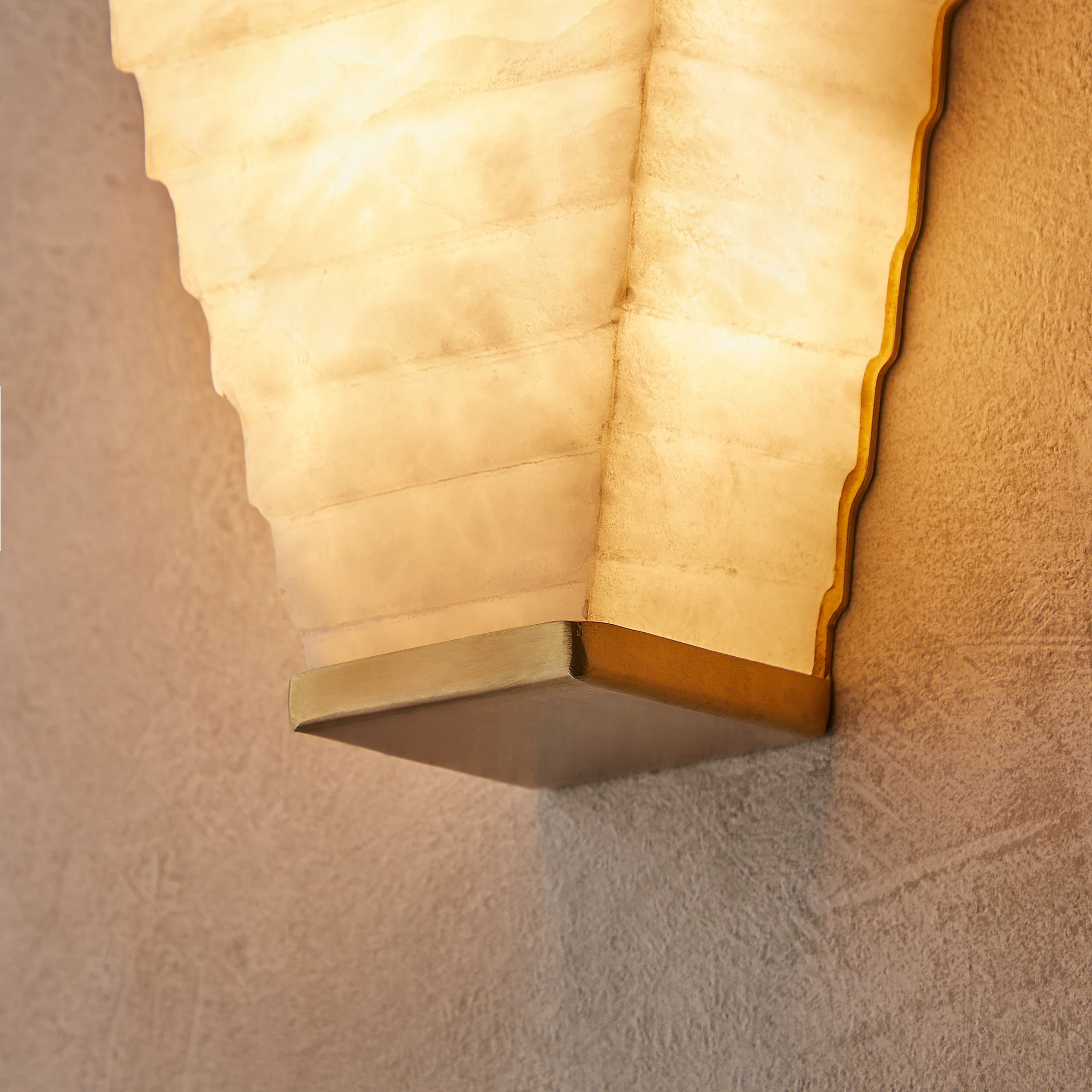 Aristotle wall light in alabaster and brass - Image 6