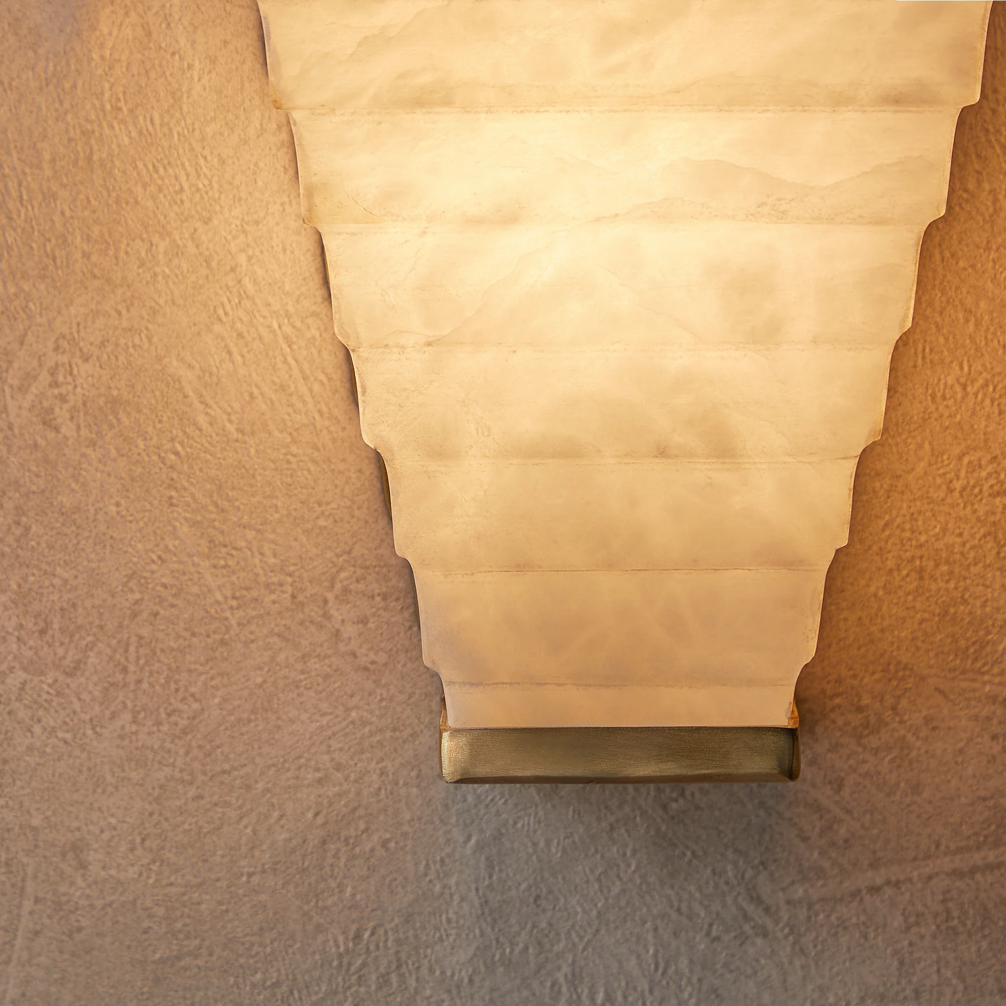 Aristotle wall light in alabaster and brass - Image 8