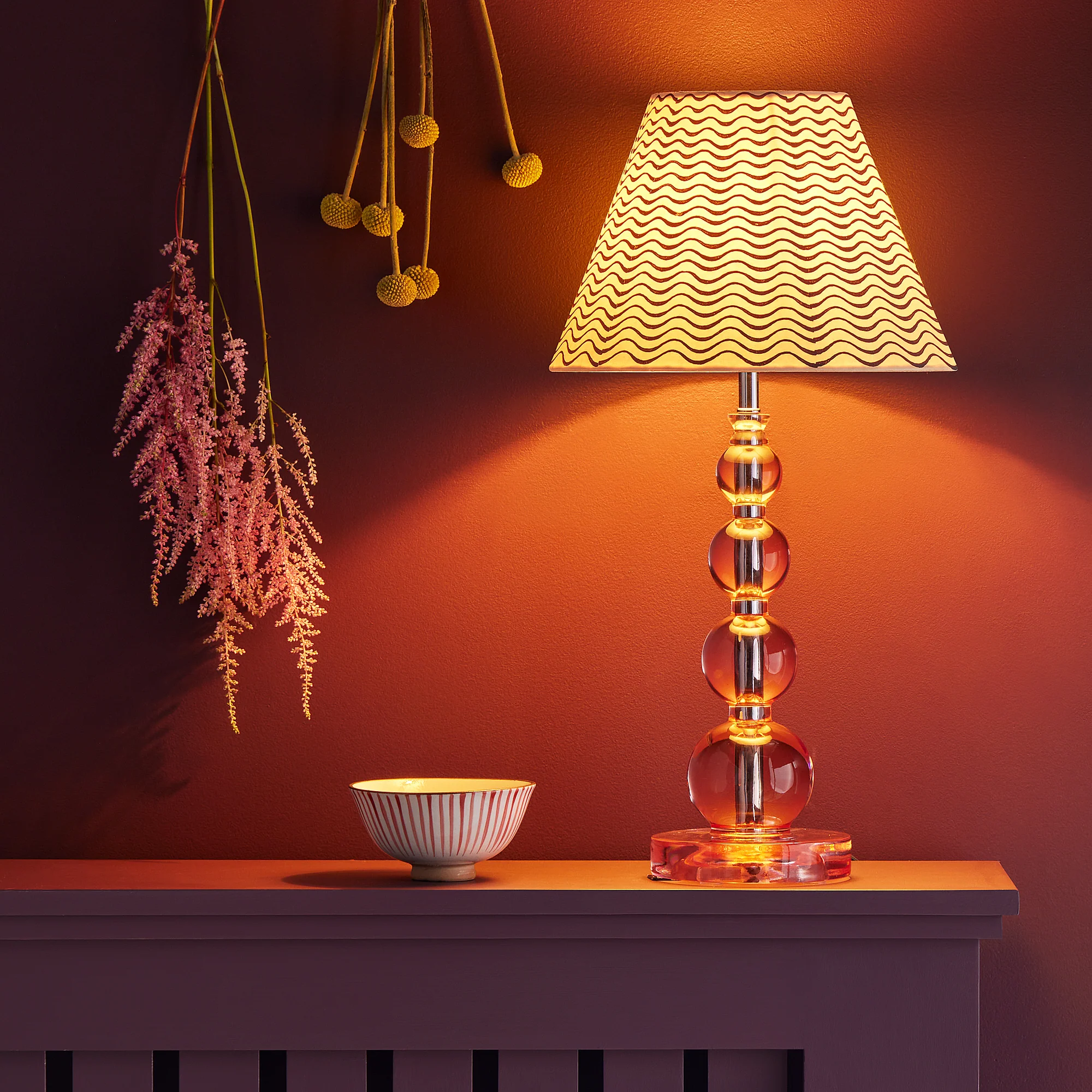 Aurora table lamp in blush pink resin - Image 6