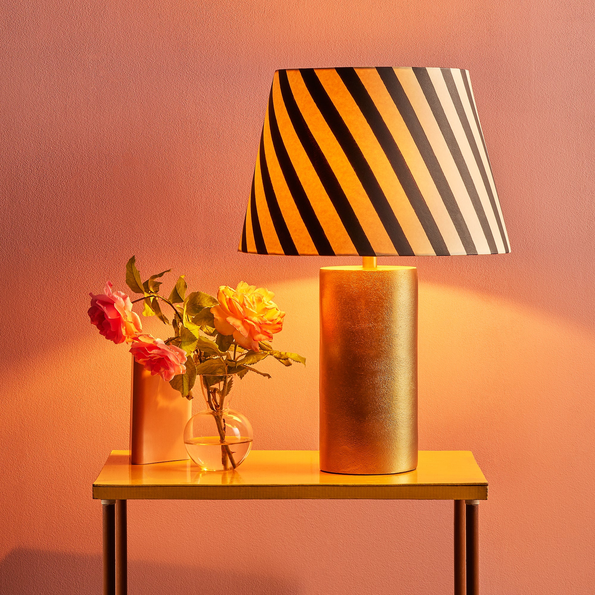 Barnes table lamp in antique brass finish - Image 2