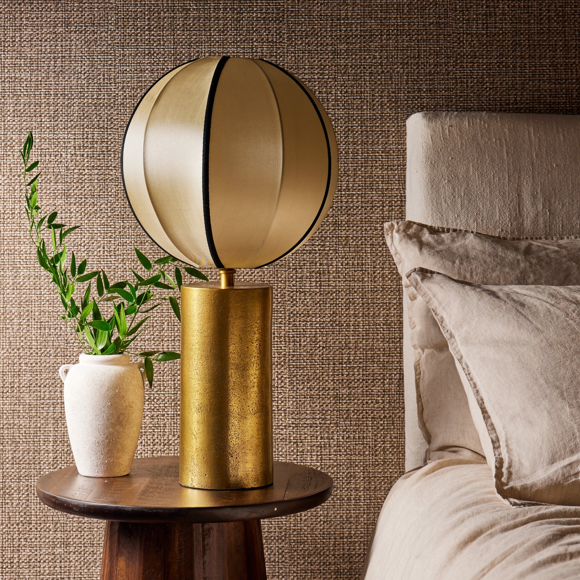 Barnes table lamp in antique brass finish - Image 5