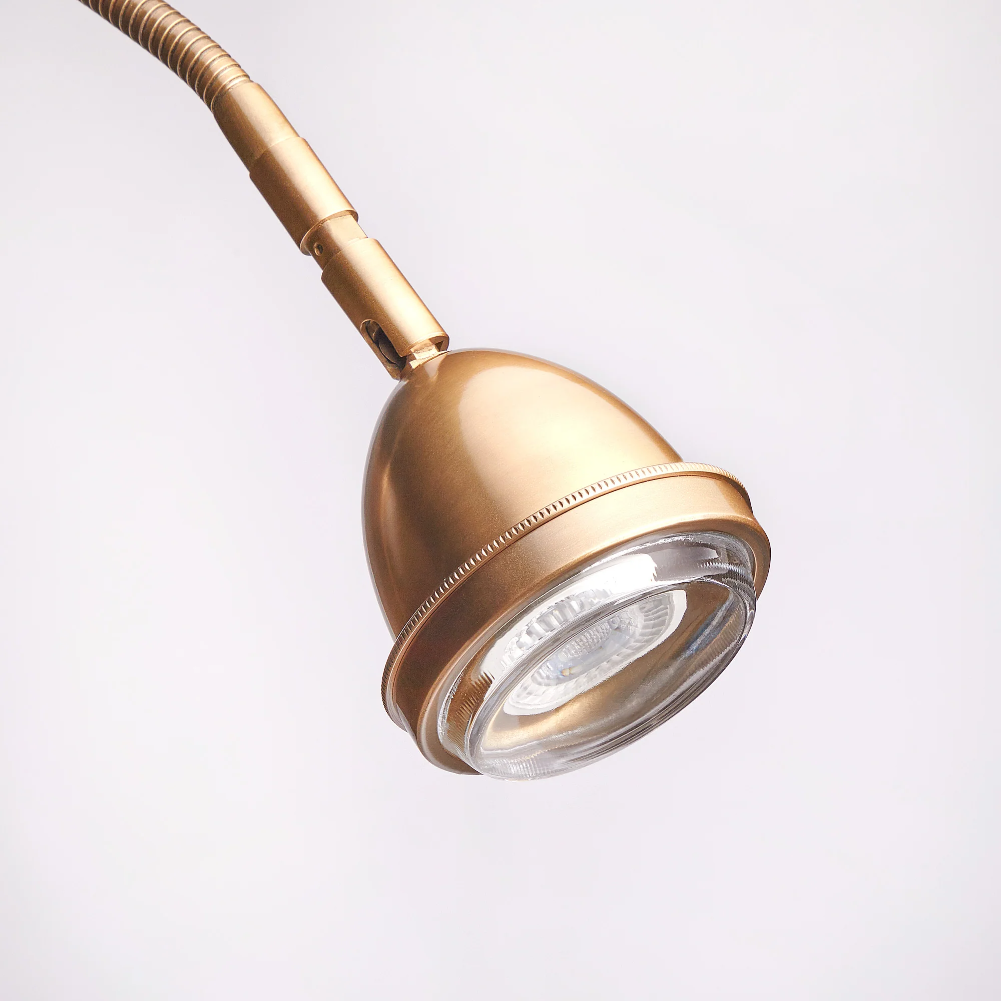 Beamish reading lamp in antiqued brass - Image 3