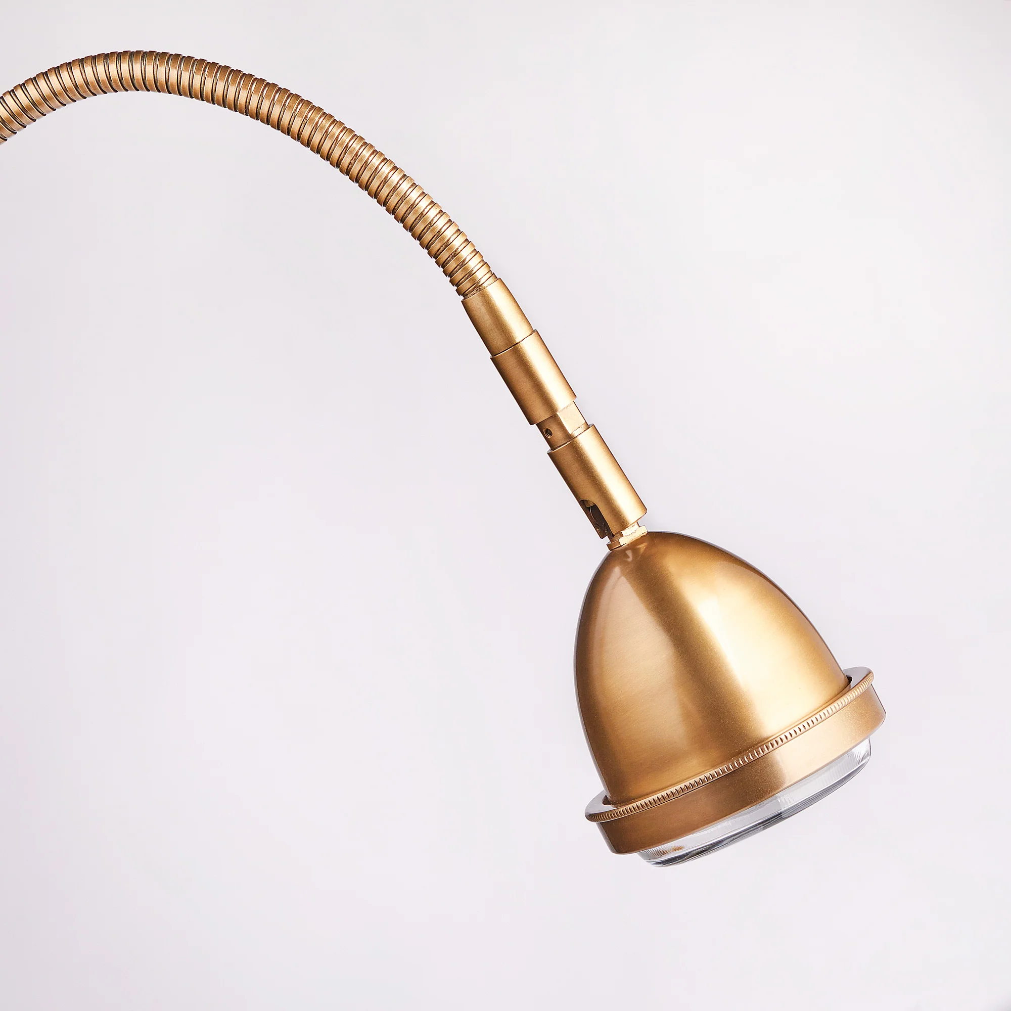 Beamish reading lamp in antiqued brass - Image 6