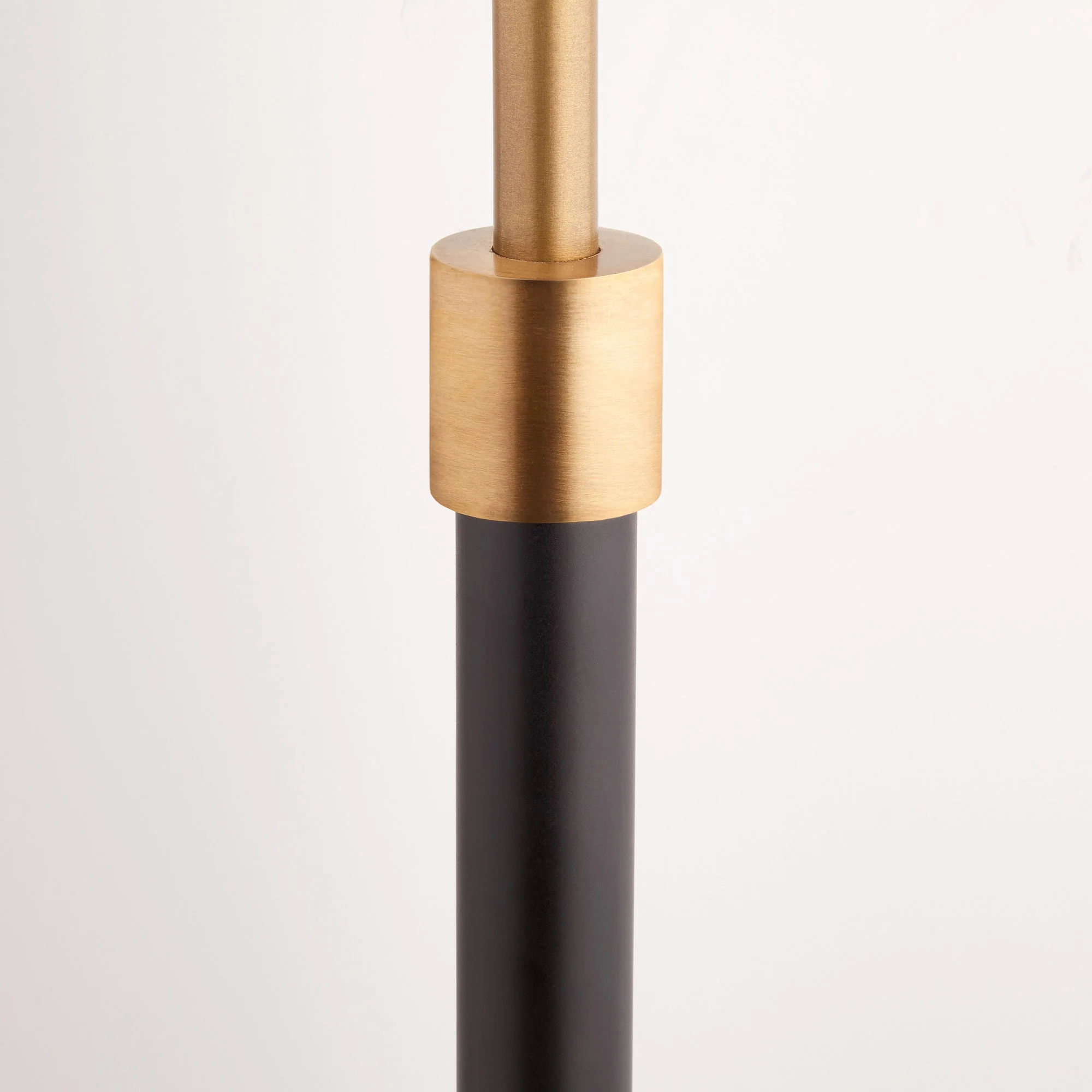 Black Monday floor lamp in antiqued brass - Image 4