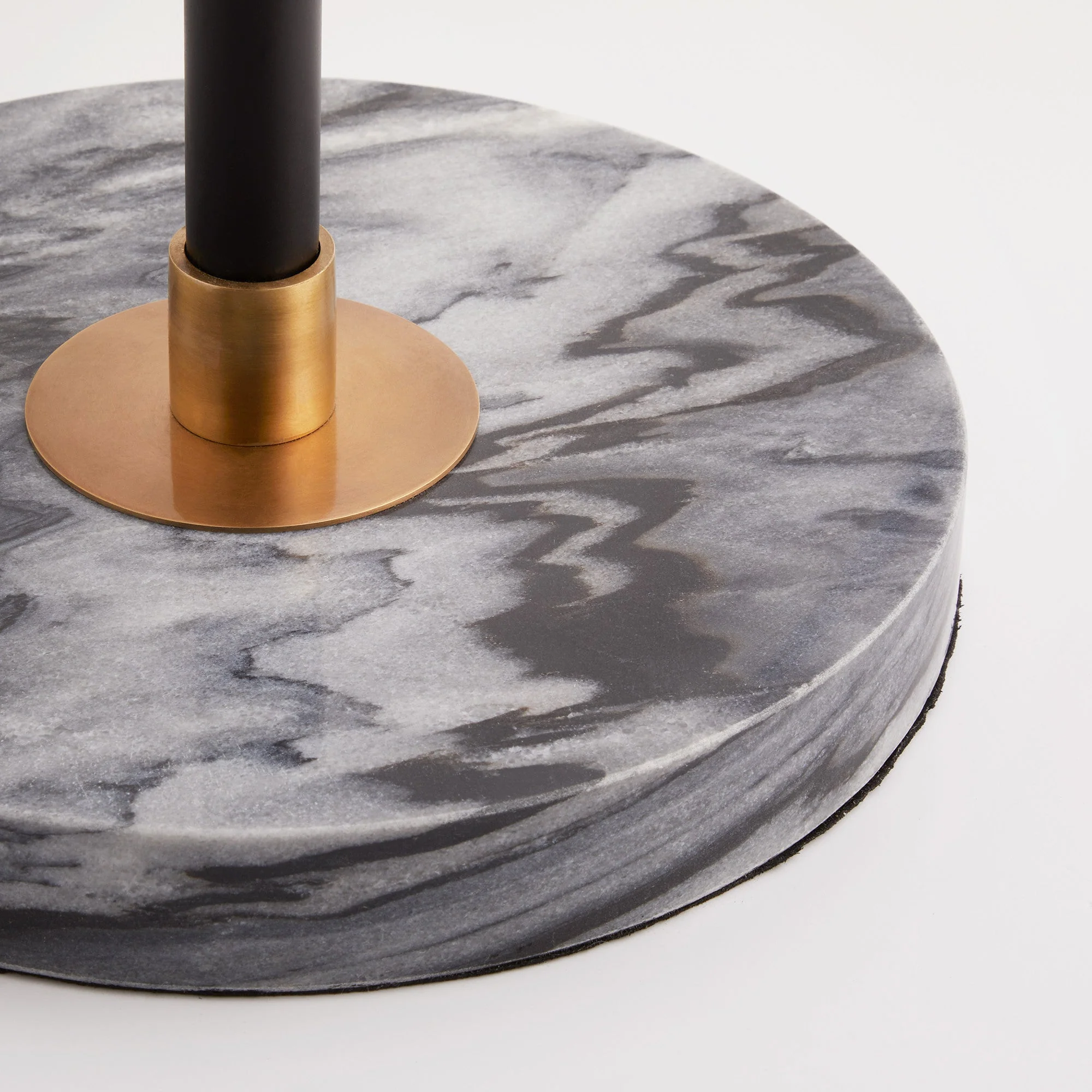Black Monday floor lamp in antiqued brass - Image 8