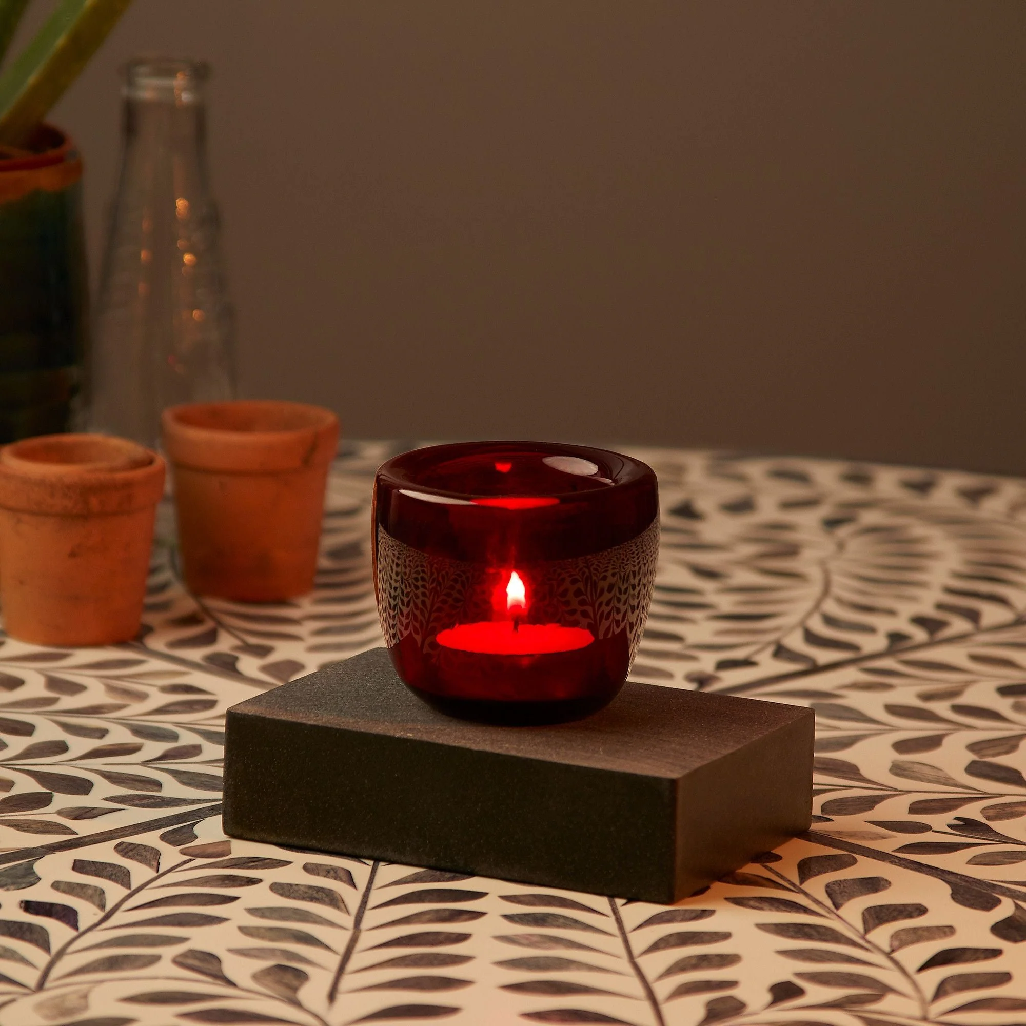 Burly tealight holder in ruby glass - Image 3
