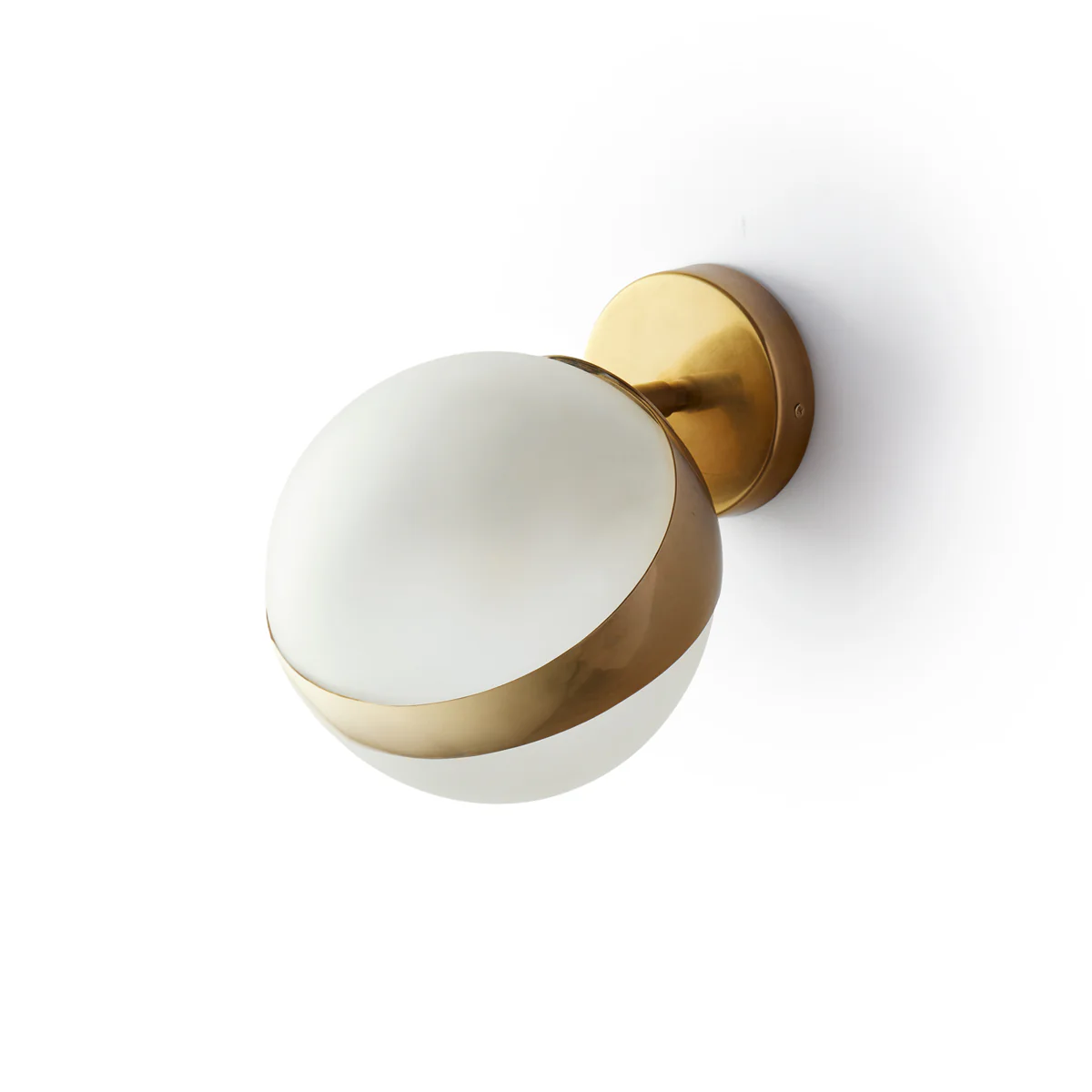Buzz wall light in brass and frosted glass - Image 2