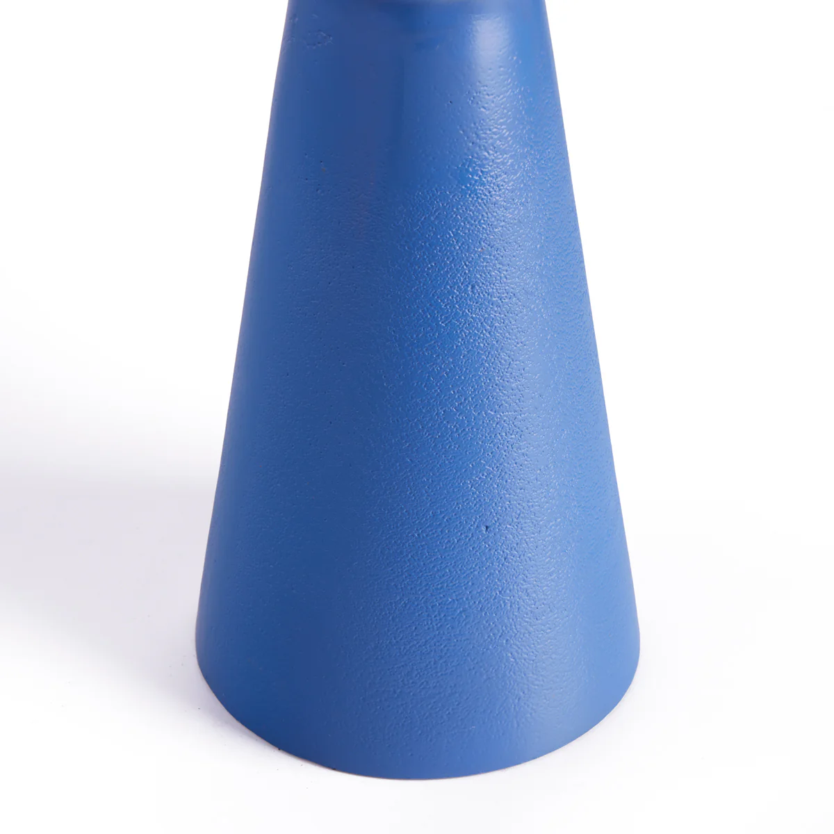 Cala table lamp in klein blue by Matthew Williamson - Image 3