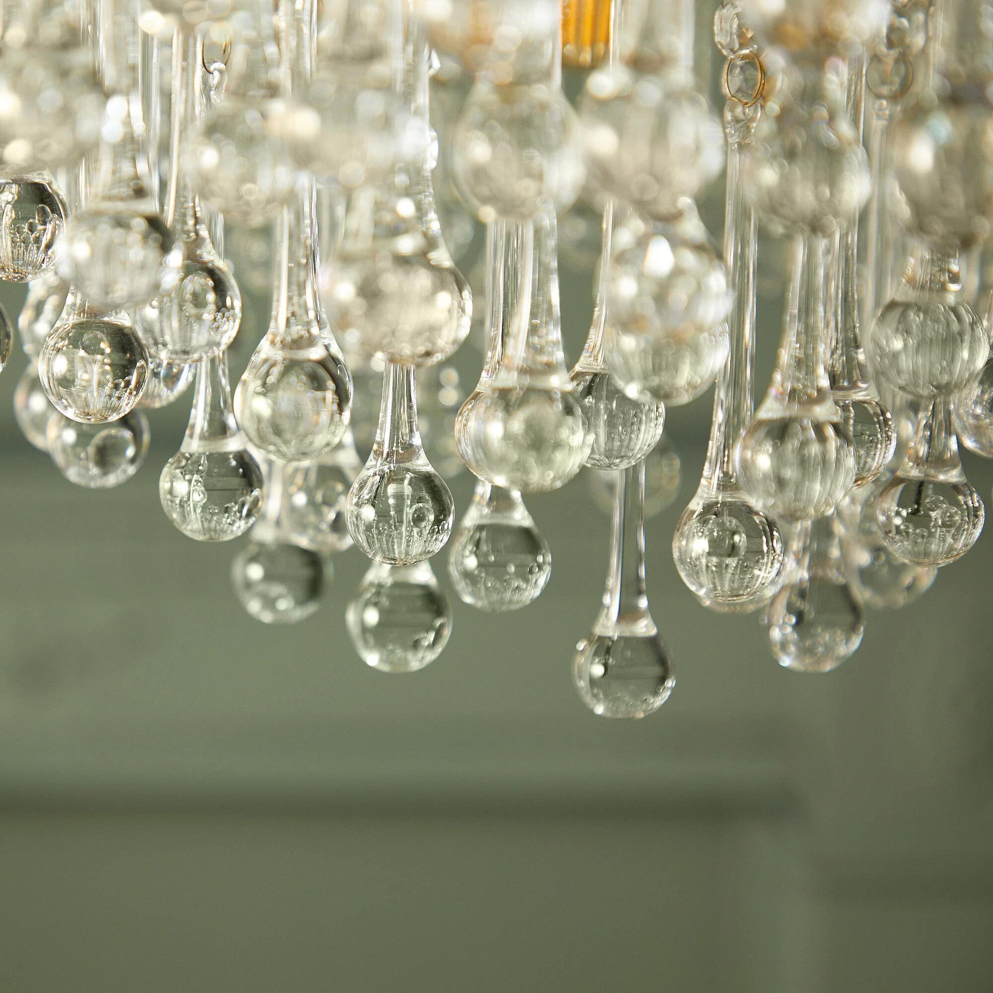 Capulet Chandelier in brass with clear blown glass droplets - Image 9
