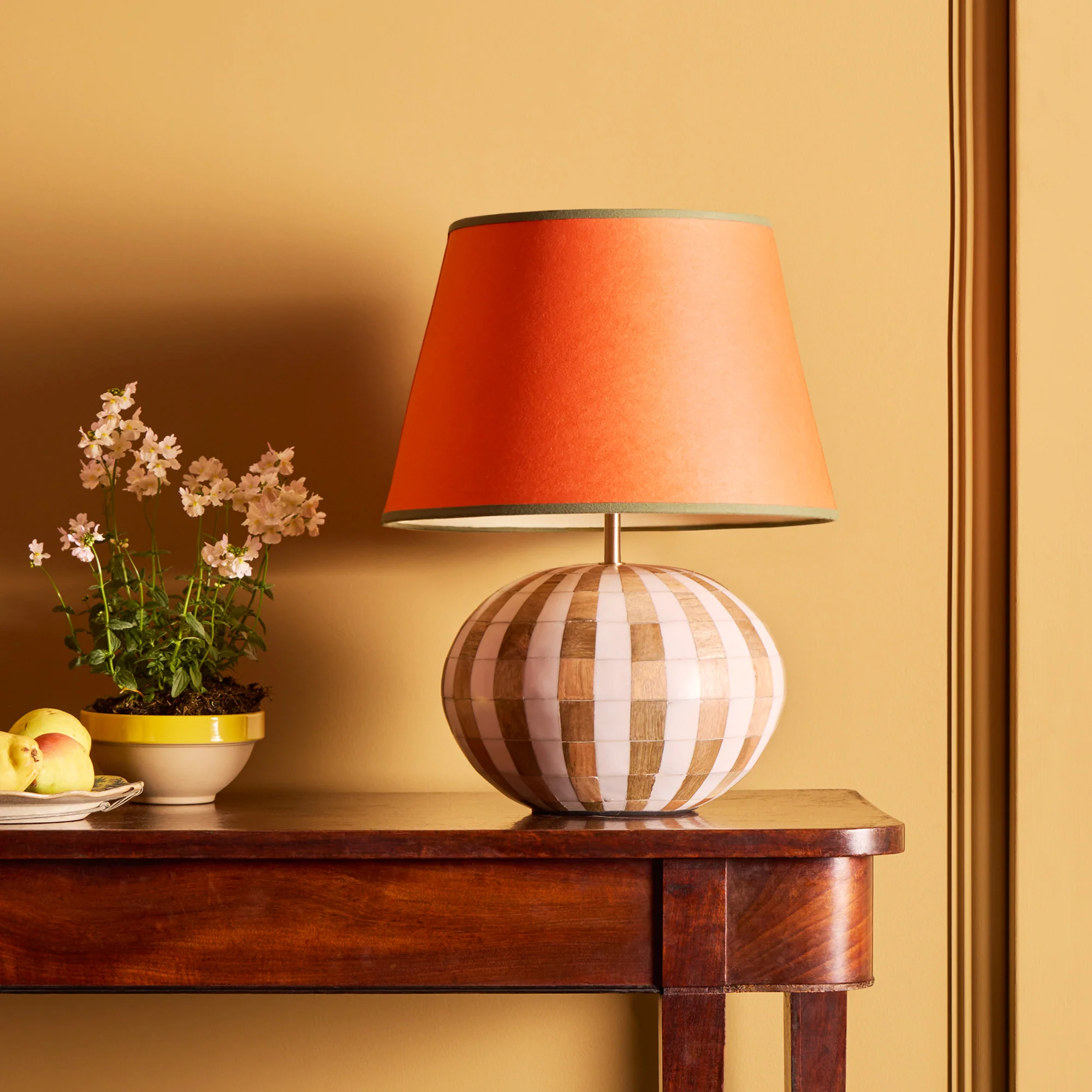 Cedella table lamp in natural and white stripes
