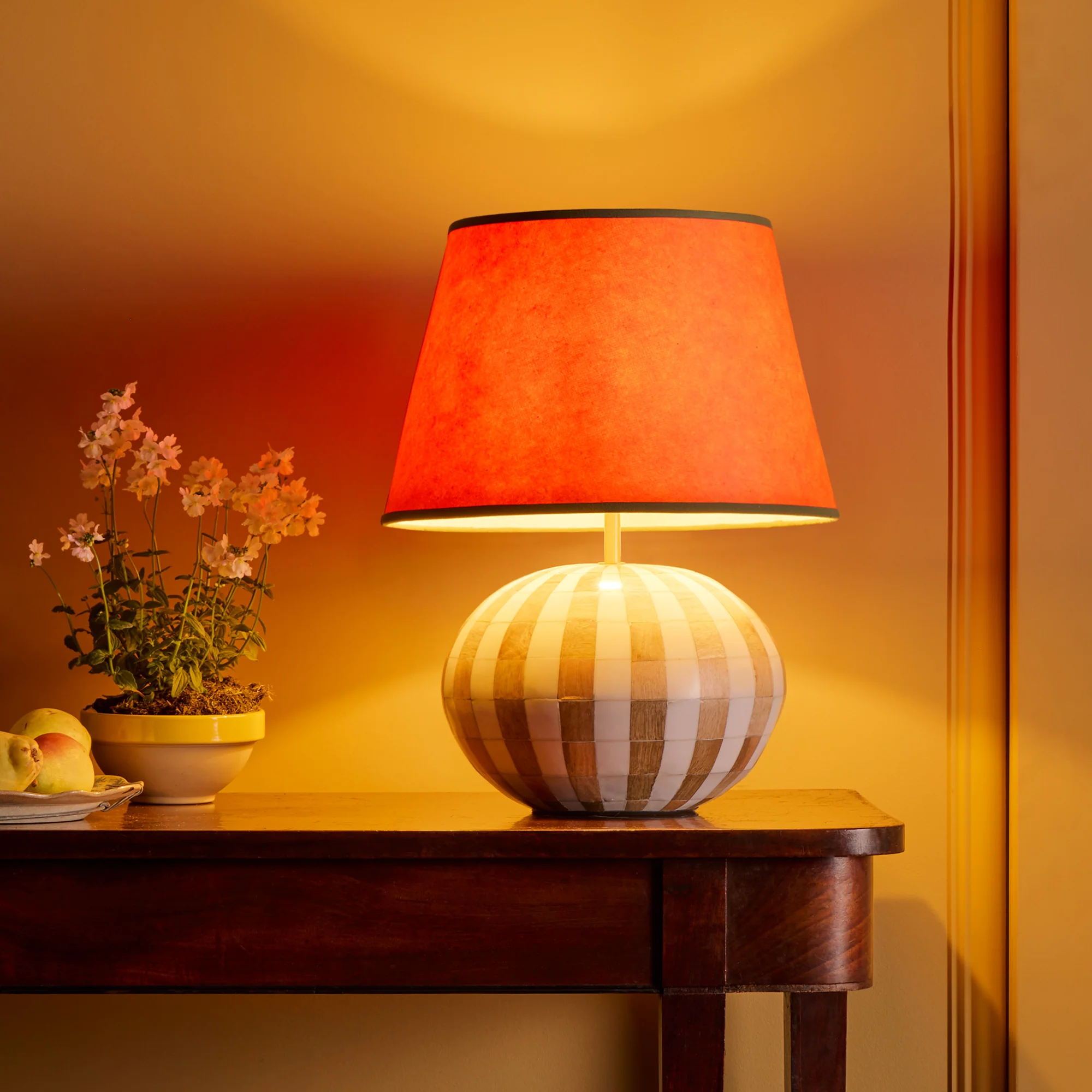 Cedella table lamp in natural and white stripes - Image 2