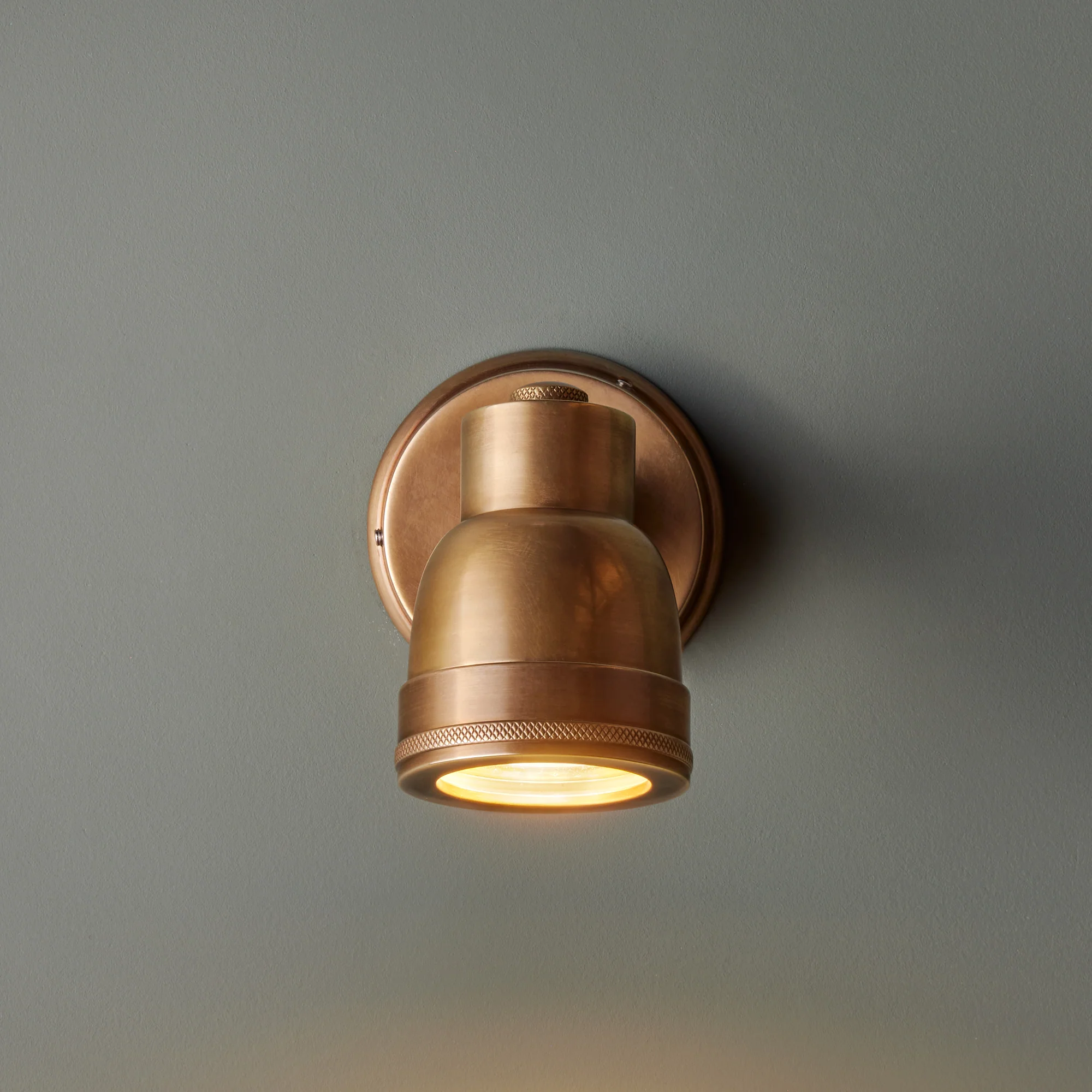 Cellato IP54 wall light in brass - Image 7