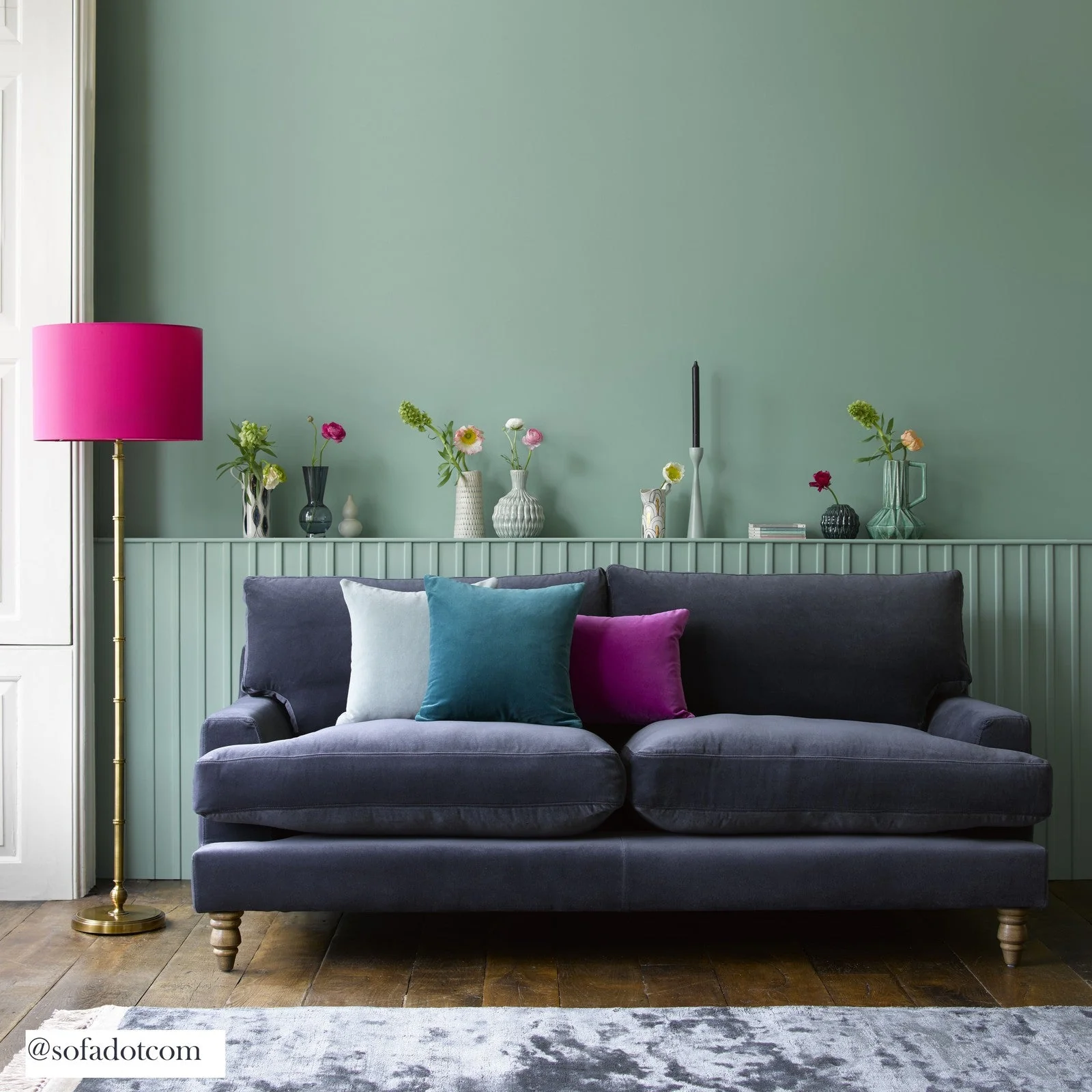 Chukka floor lamp in antiqued brass - Image 4