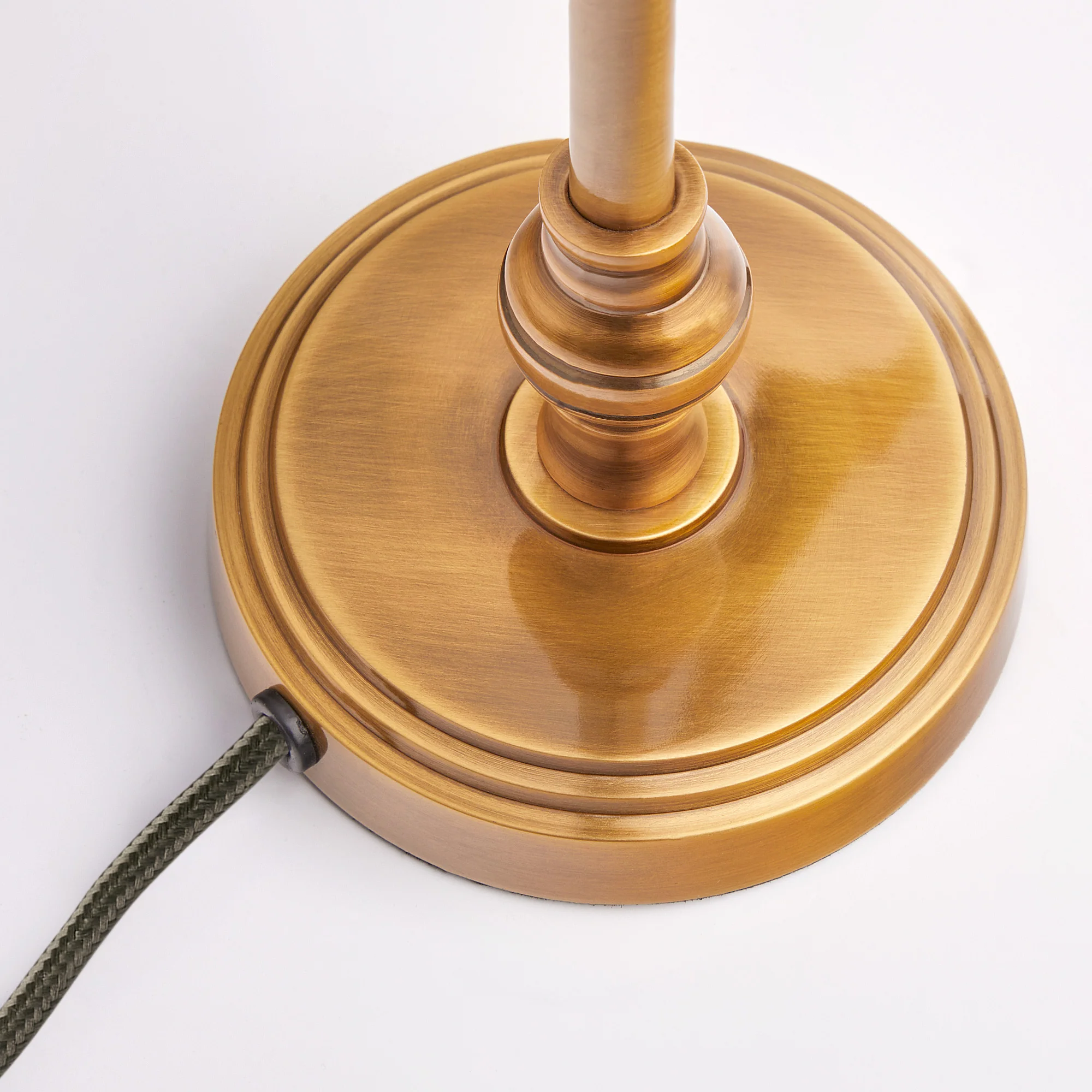 Chukka table lamp in antiqued brass - Image 5