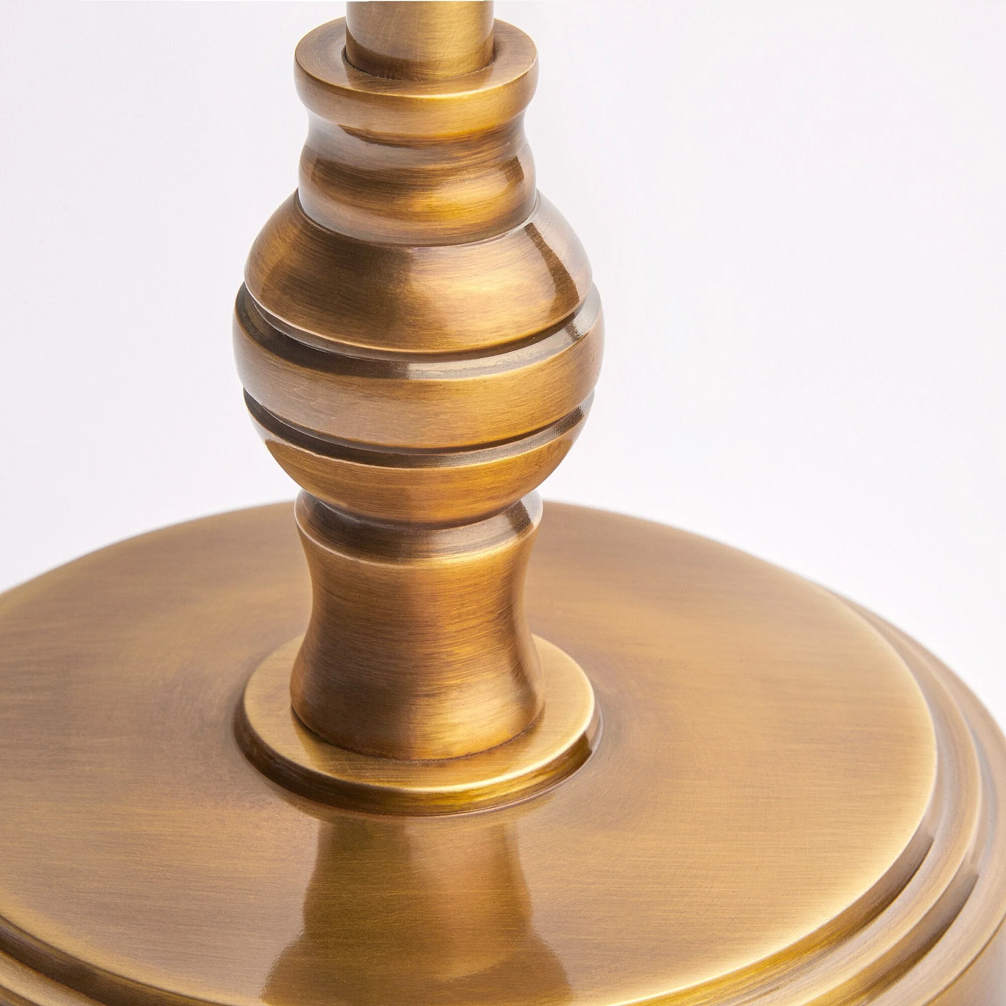 Chukka table lamp in antiqued brass - Image 7