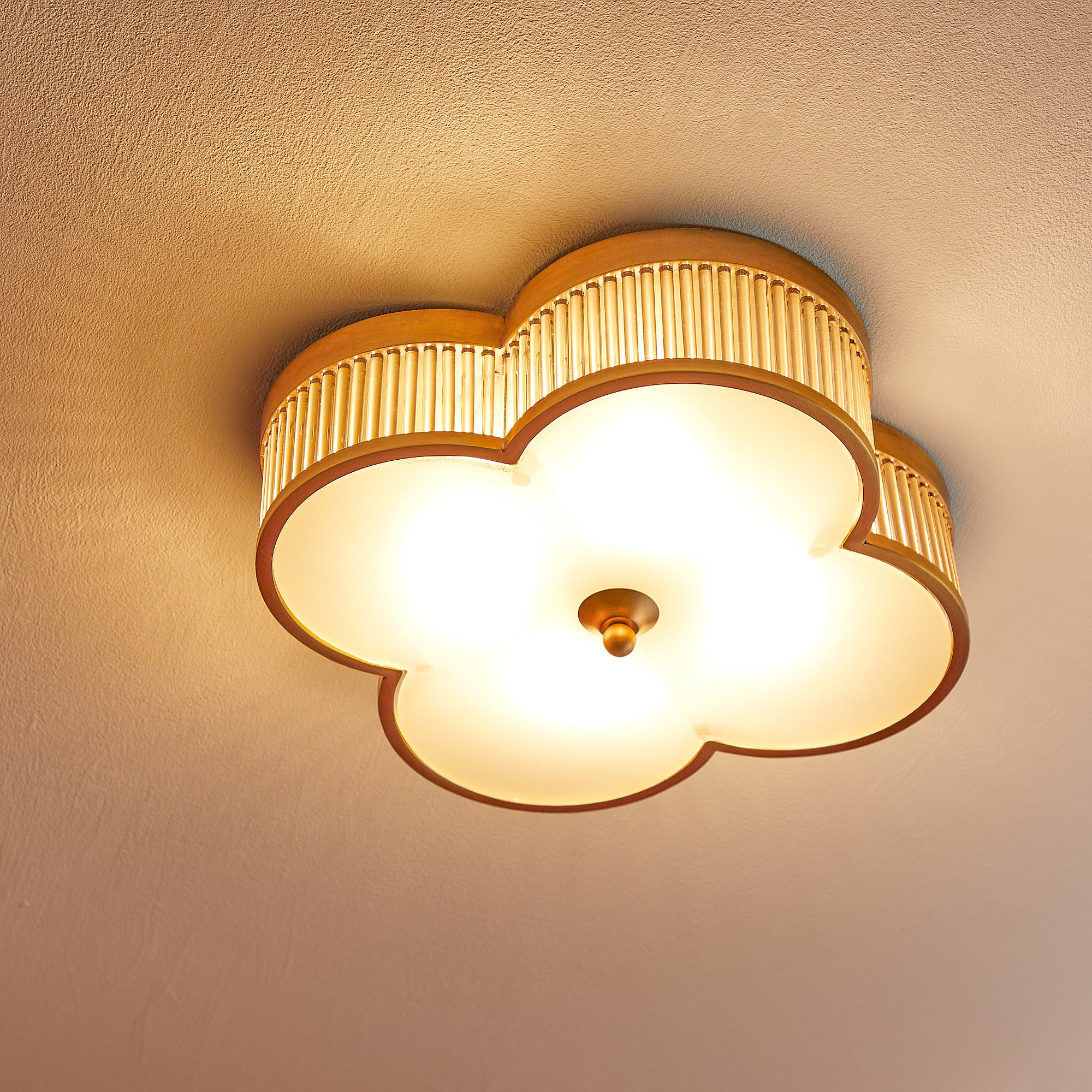 Clover flush ceiling fitting in brass with glass rods - Image 12