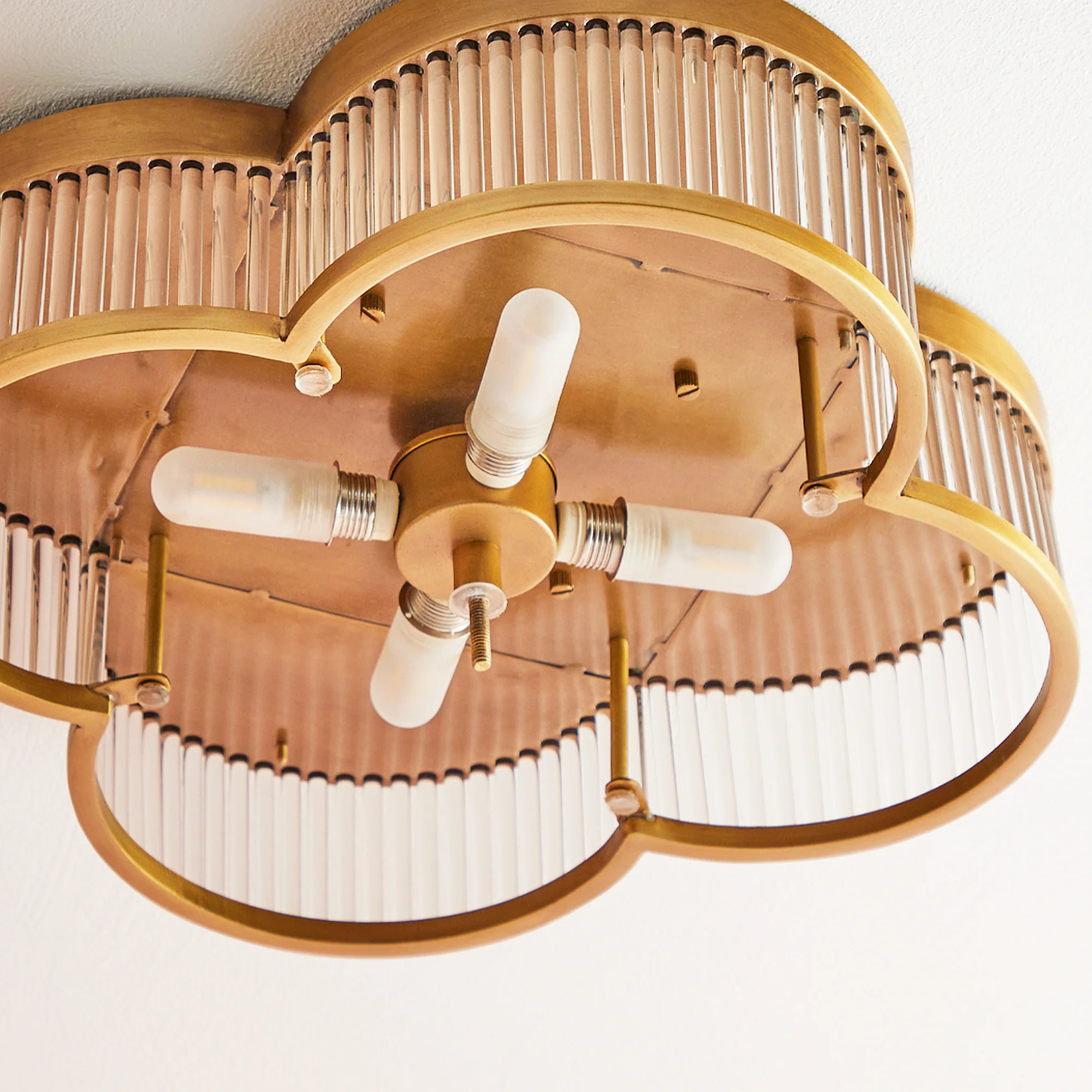 Clover flush ceiling fitting in brass with glass rods - Image 13