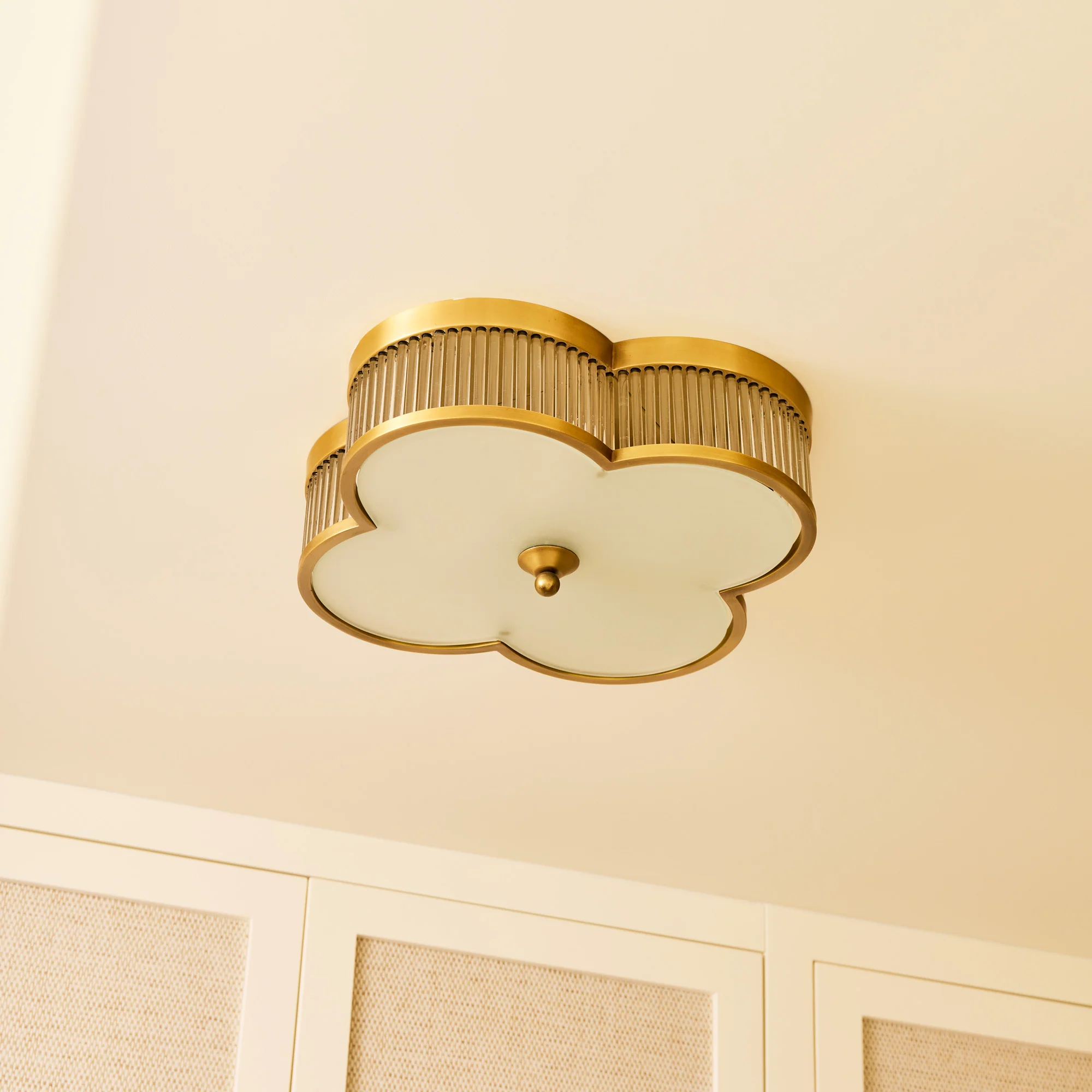 Clover flush ceiling fitting in brass with glass rods - Image 6