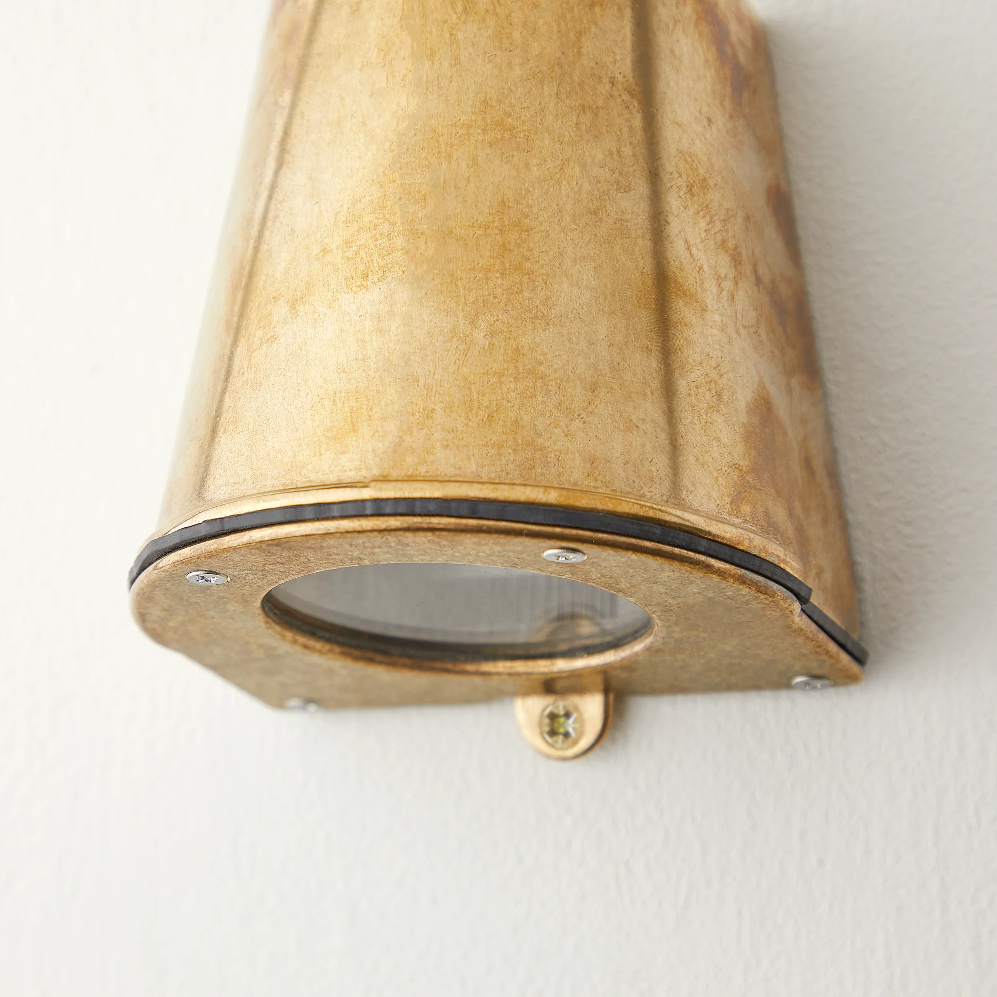 Cochrane ip54 mast light in natural unlacquered brass - Image 2