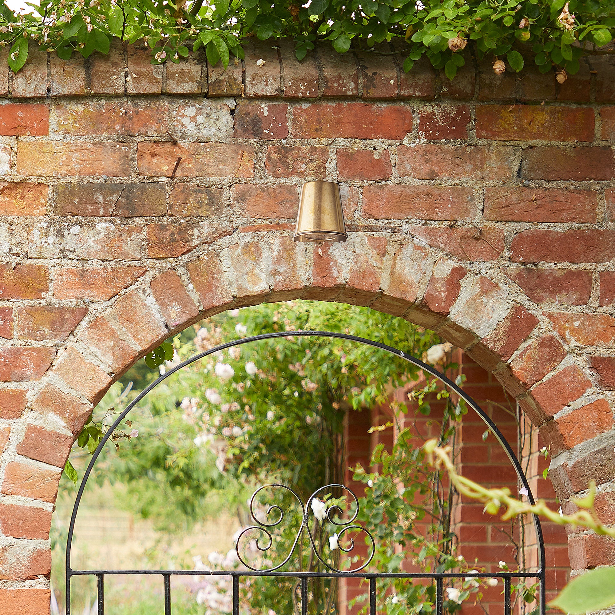 Cochrane ip54 mast light in natural unlacquered brass - Image 4