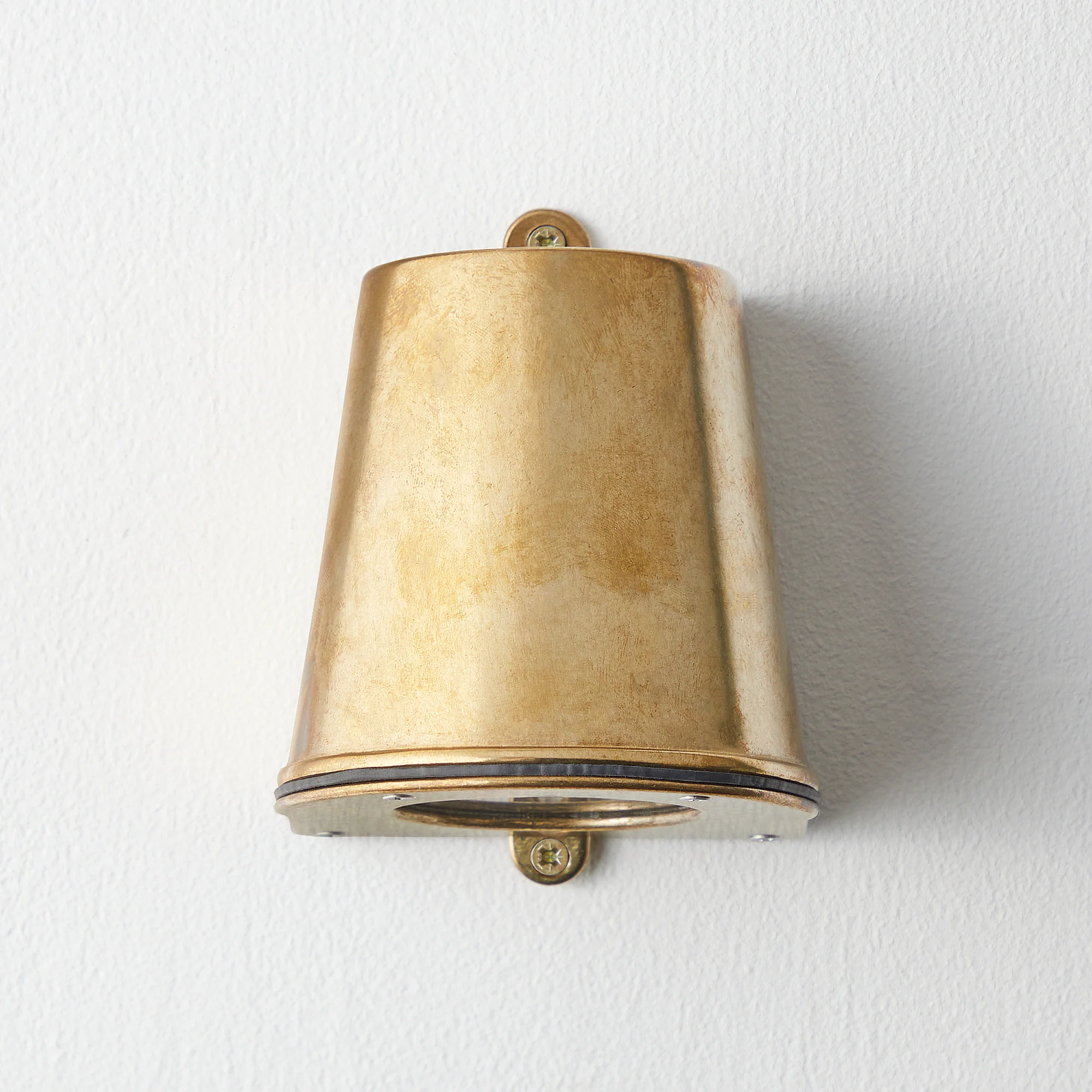Cochrane ip54 mast light in natural unlacquered brass - Image 6