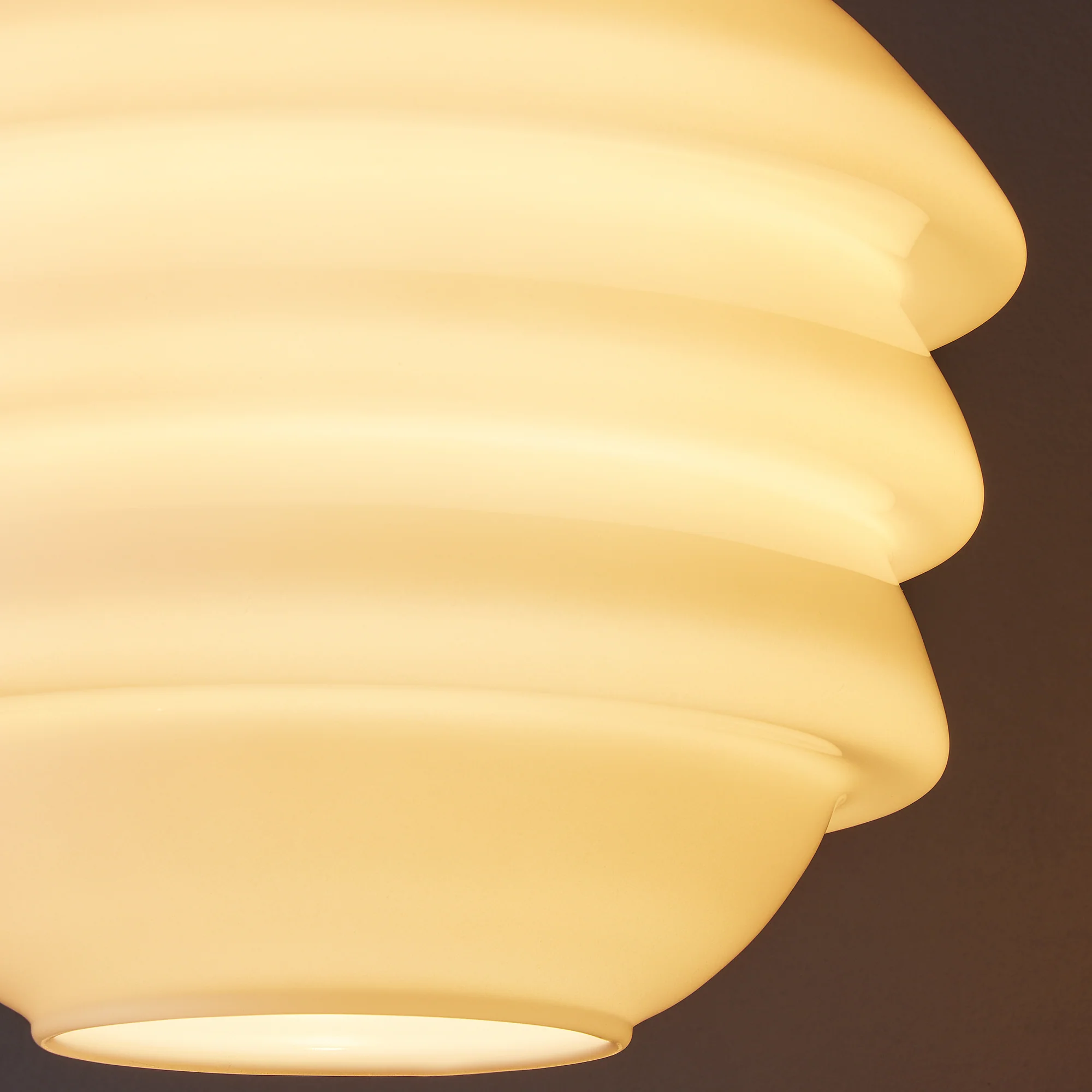 Colmeia pendant in opaline glass - Image 3