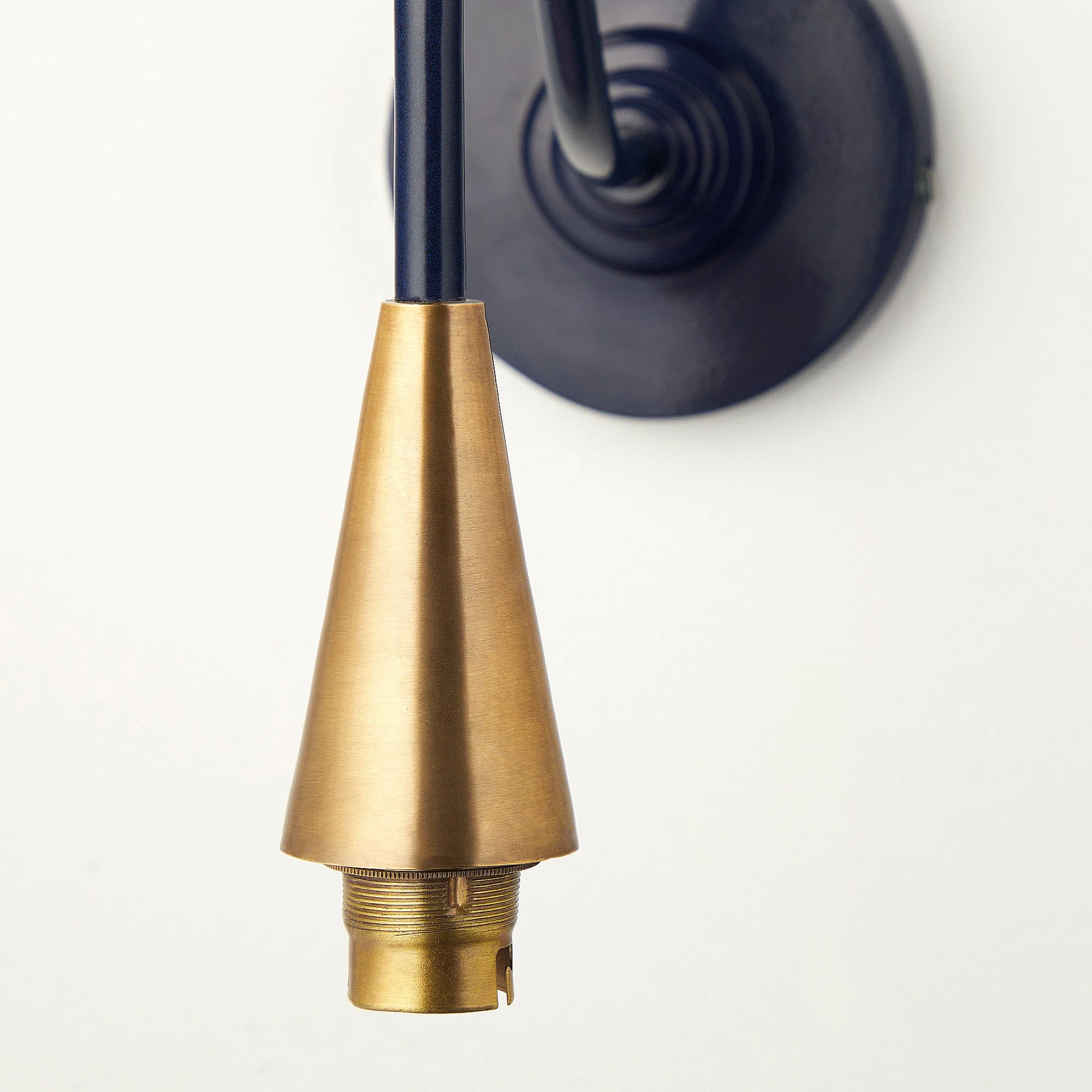Cone wall fitting in black iris - Image 6