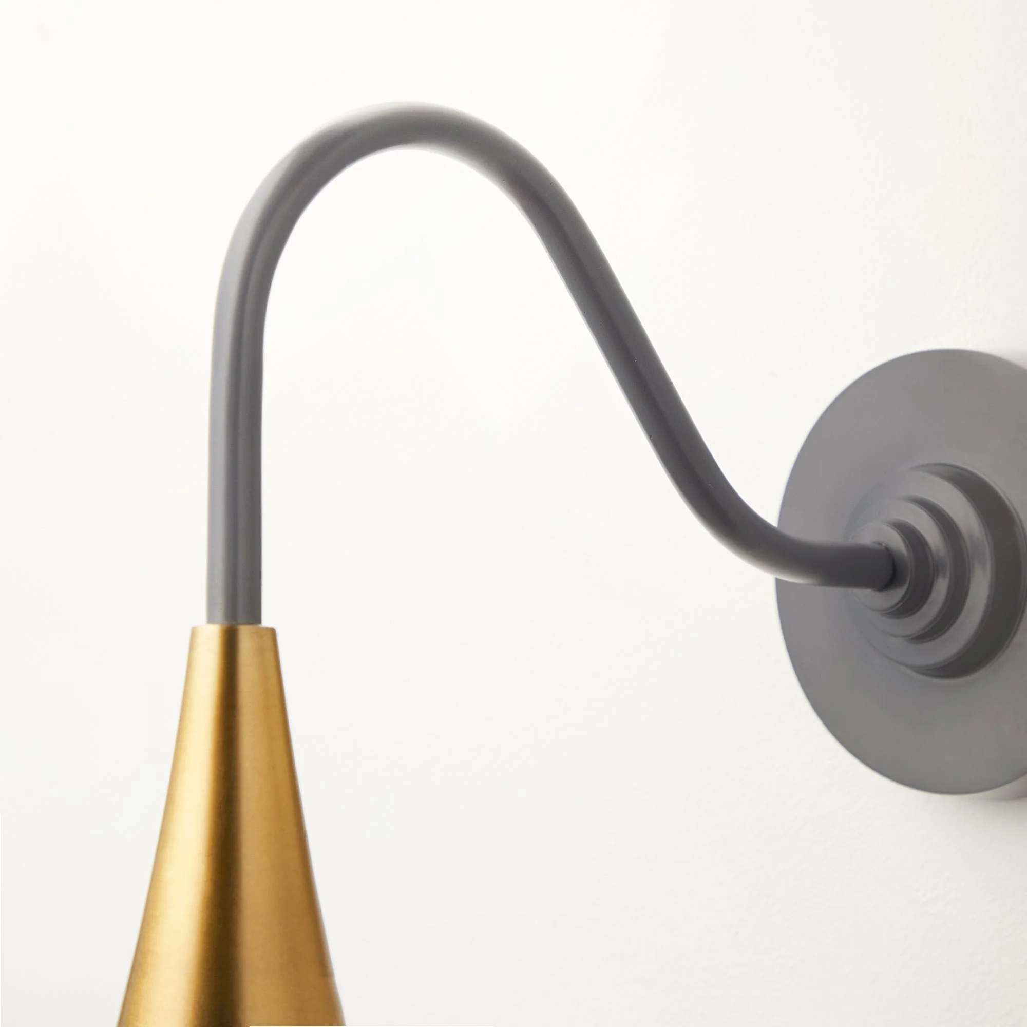 Cone wall fitting in poppy seed - Image 3