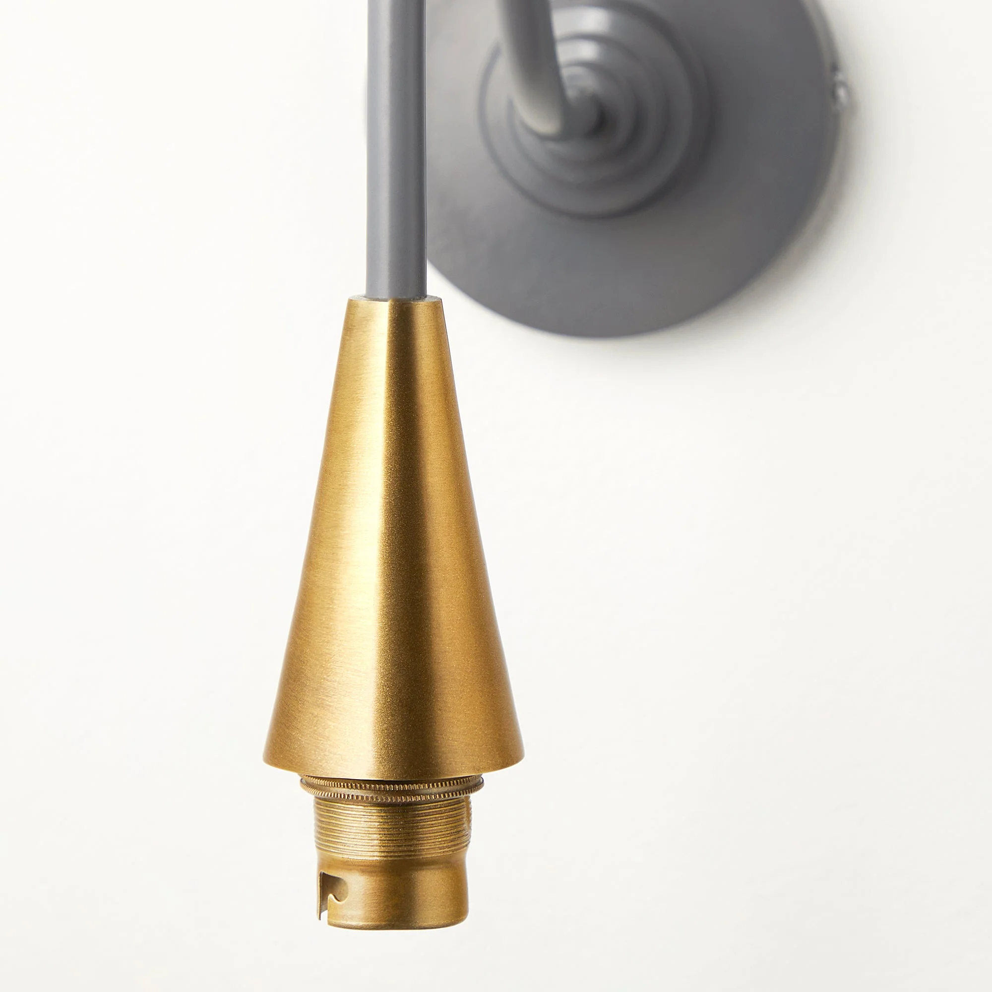 Cone wall fitting in poppy seed - Image 5