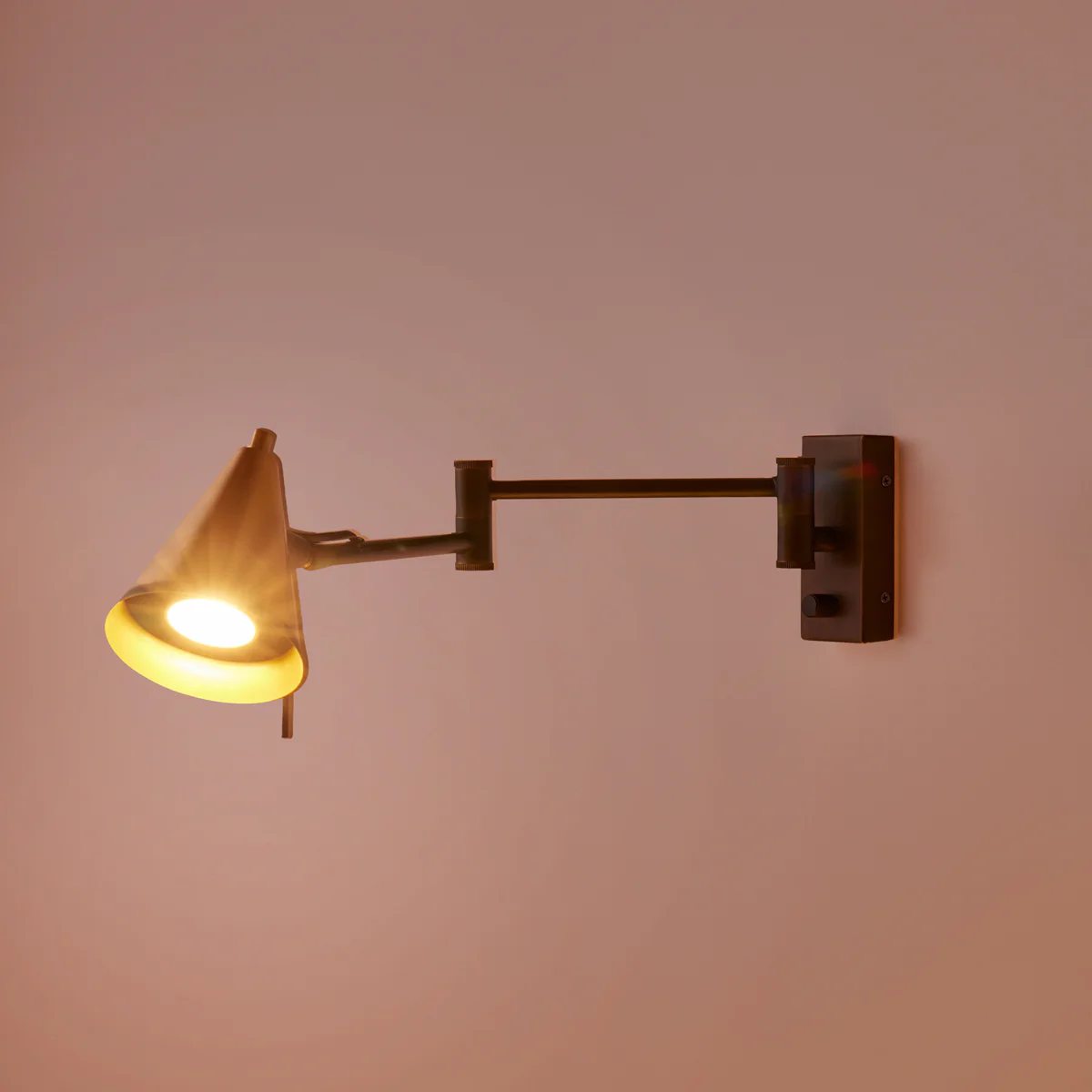 Conrad articulated wall light in bronze with brass hood - Image 3