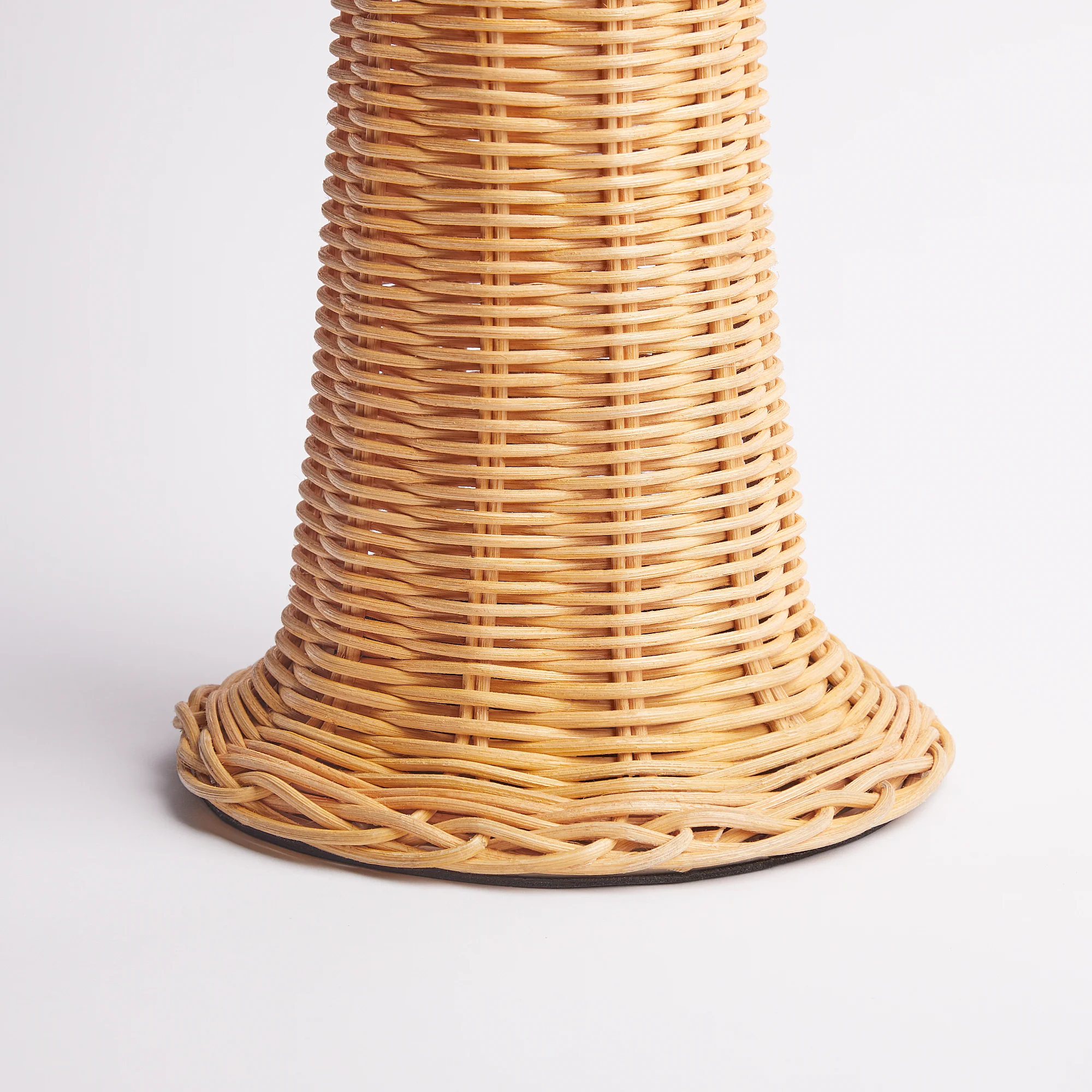 Cornet table lamp in rattan - Image 5