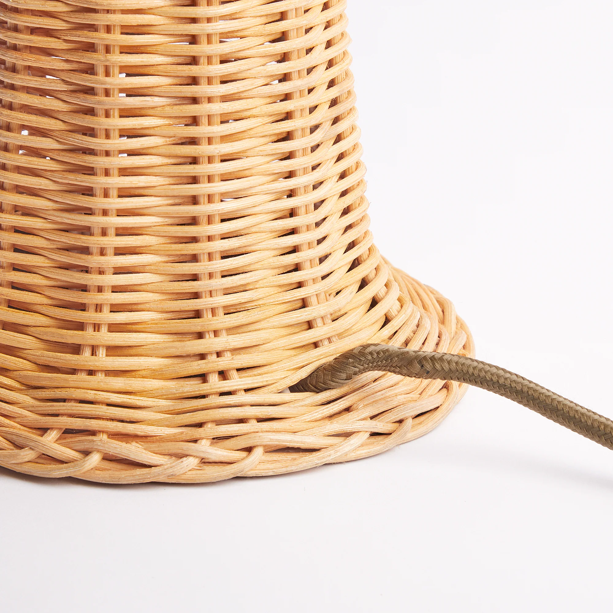 Cornet table lamp in rattan - Image 9