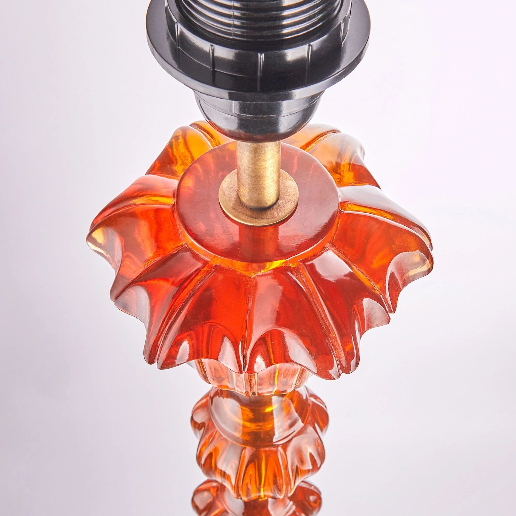 Coronet floor lamp in amber polished resin - Image 4