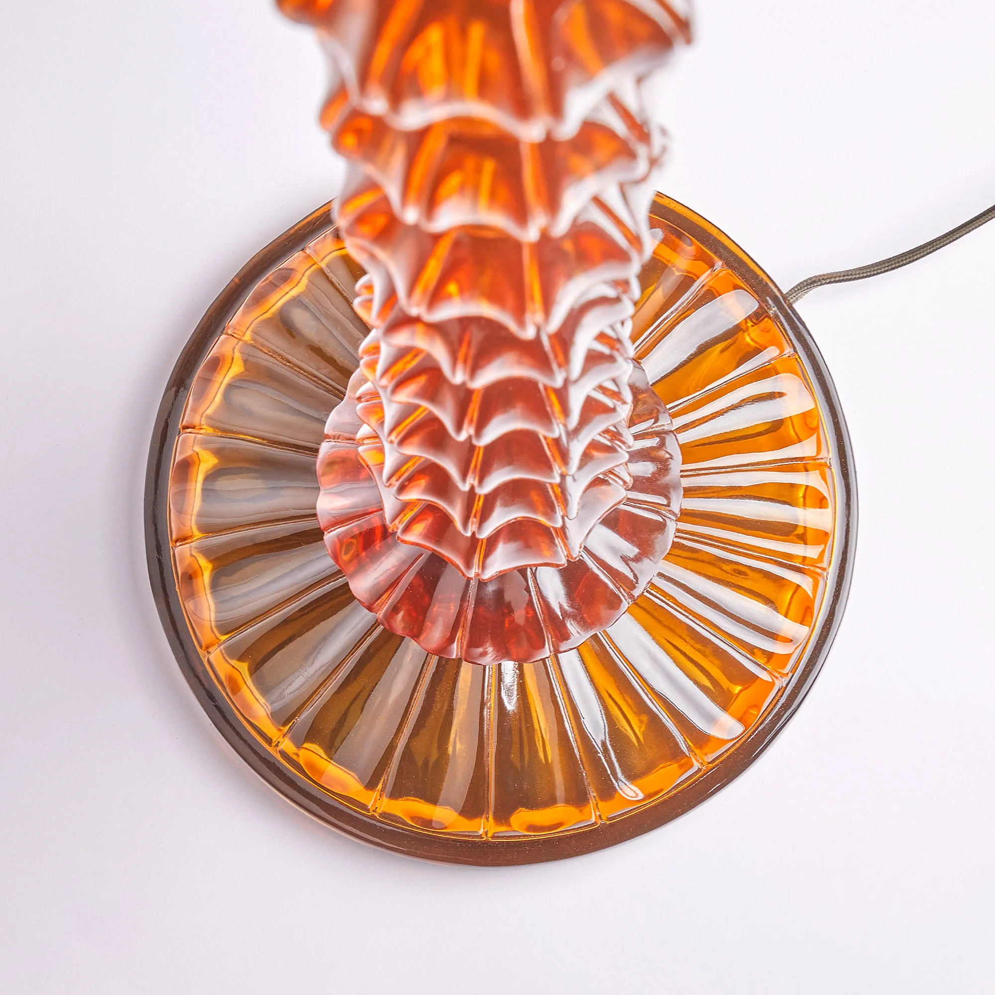 Coronet floor lamp in amber polished resin - Image 7